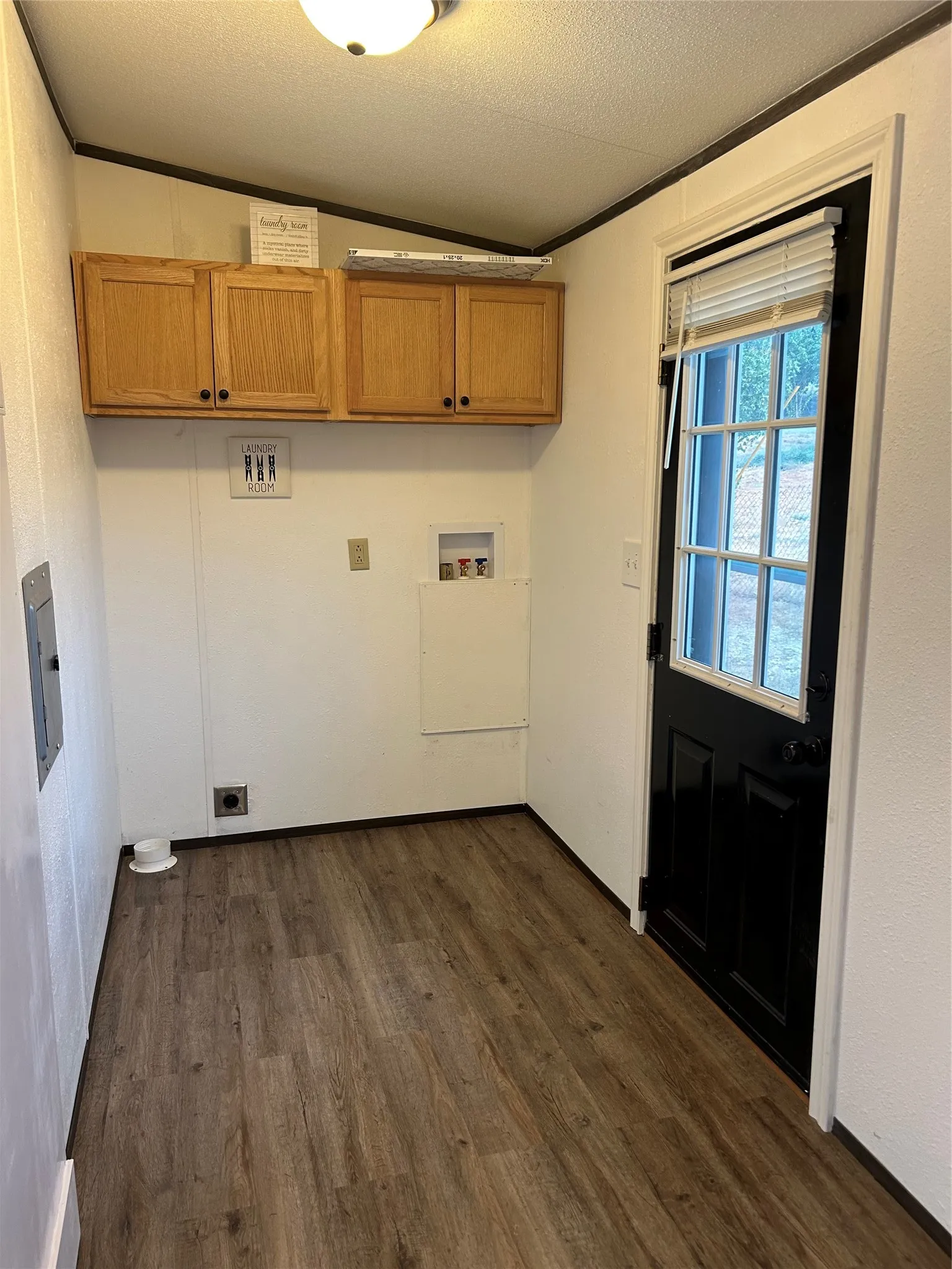 Manufactured Home For Rent in Parker County , 201 Lakeview Trail, Weatherford, Texas 76087, 3 Bedroom, 2 Bathroom, Garage spaces, 1,120 Sqft, built in 1984, mls#21368007, Real Estate Agent in Weatherford, Homes For Rent in Parker county, Homes For Rent in Weatherford, Realtor in Weatherford Texas, Real Estate Brokerage Independent Realty Texas, Luminita Cordes Realtor