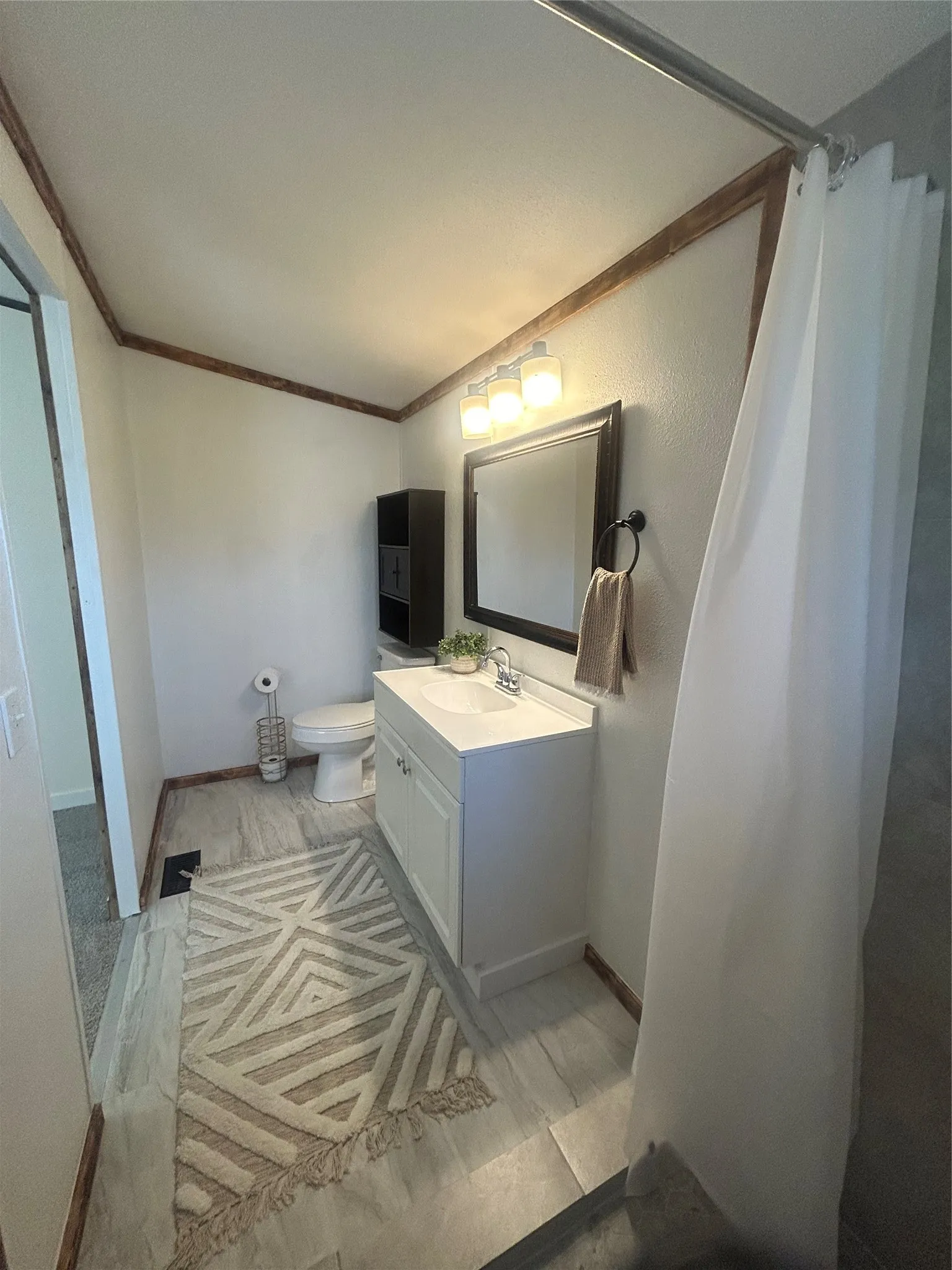 Manufactured Home For Rent in Parker County , 201 Lakeview Trail, Weatherford, Texas 76087, 3 Bedroom, 2 Bathroom, Garage spaces, 1,120 Sqft, built in 1984, mls#21368007, Real Estate Agent in Weatherford, Homes For Rent in Parker county, Homes For Rent in Weatherford, Realtor in Weatherford Texas, Real Estate Brokerage Independent Realty Texas, Luminita Cordes Realtor