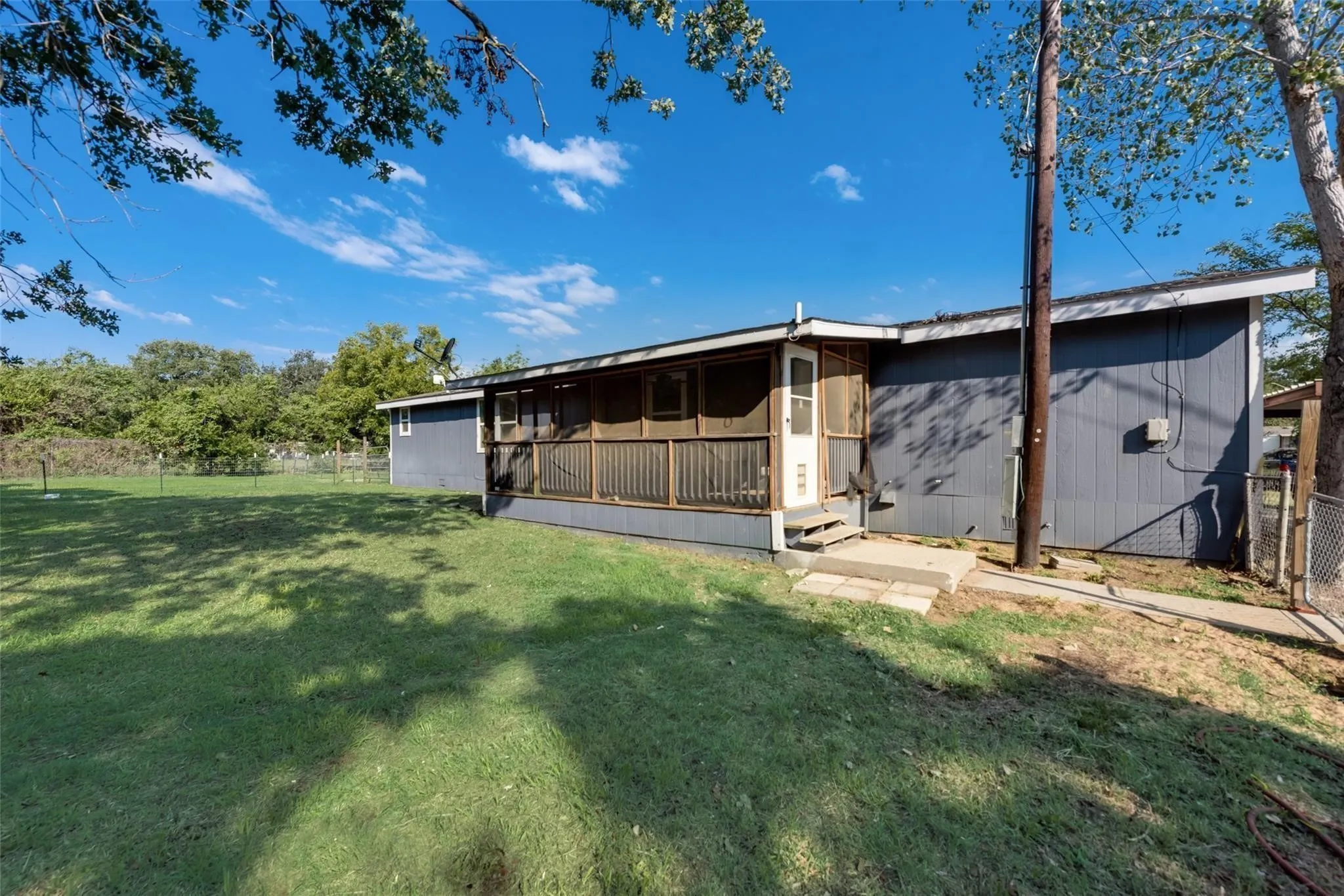 Mobile Home For Rent in Johnson County , 220 Ranch Road, Joshua, Texas 76058, 4 Bedroom, 2 Bathroom, Garage spaces, 2,016 Sqft, built in 1984, mls#21364032, Real Estate Agent in Joshua, Homes For Rent in Johnson county, Homes For Rent in Joshua, Realtor in Joshua Texas, Real Estate Brokerage Independent Realty Texas, Luminita Cordes Realtor