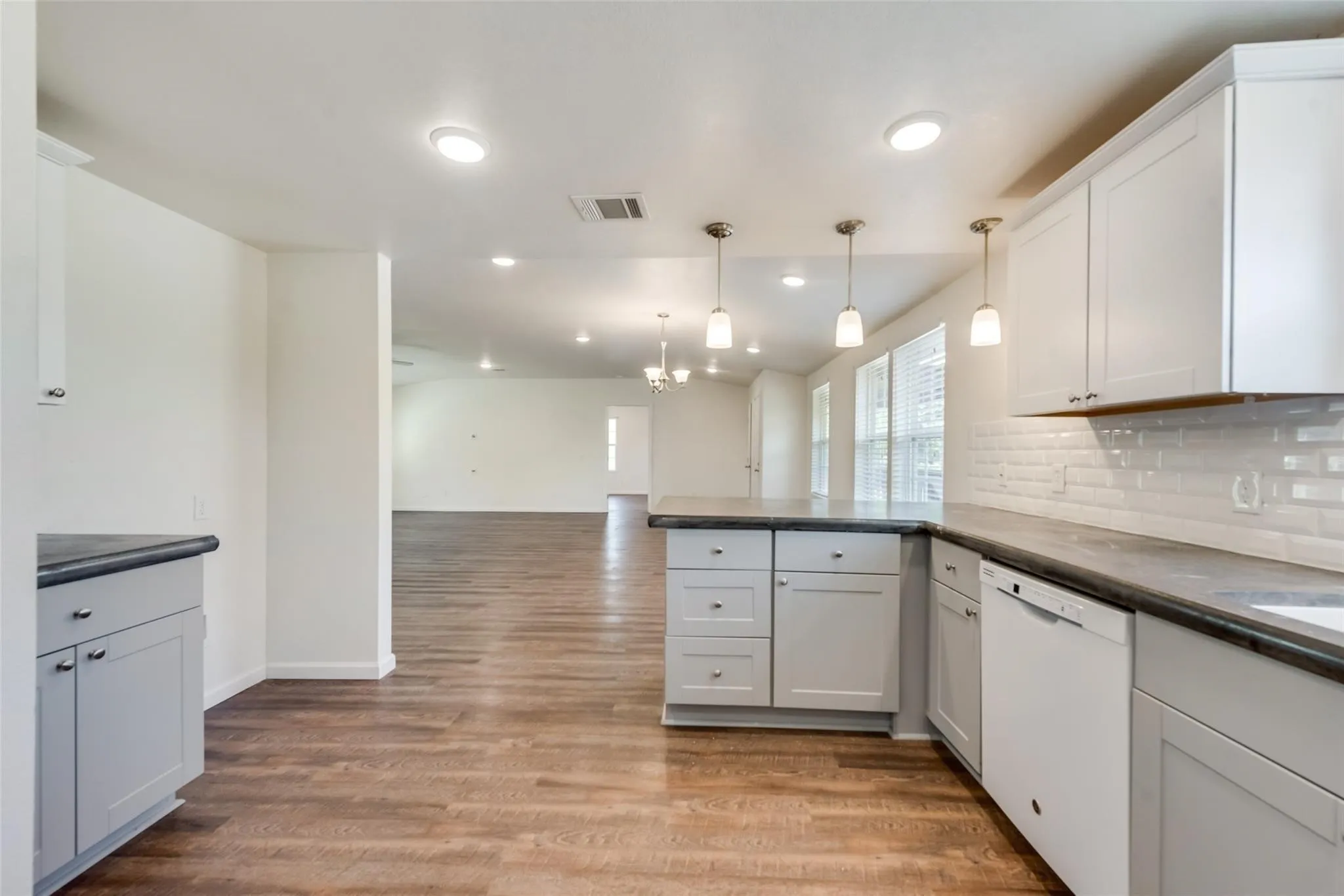 Mobile Home For Rent in Johnson County , 220 Ranch Road, Joshua, Texas 76058, 4 Bedroom, 2 Bathroom, Garage spaces, 2,016 Sqft, built in 1984, mls#21364032, Real Estate Agent in Joshua, Homes For Rent in Johnson county, Homes For Rent in Joshua, Realtor in Joshua Texas, Real Estate Brokerage Independent Realty Texas, Luminita Cordes Realtor