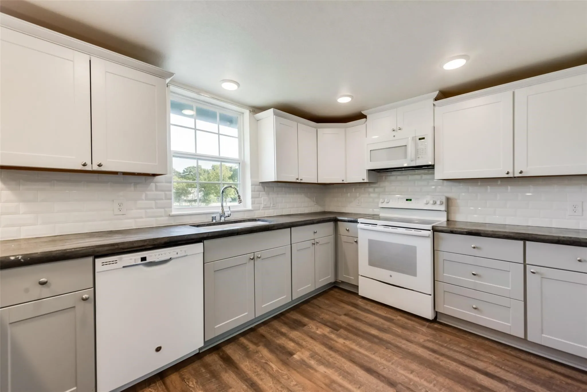 Mobile Home For Rent in Johnson County , 220 Ranch Road, Joshua, Texas 76058, 4 Bedroom, 2 Bathroom, Garage spaces, 2,016 Sqft, built in 1984, mls#21364032, Real Estate Agent in Joshua, Homes For Rent in Johnson county, Homes For Rent in Joshua, Realtor in Joshua Texas, Real Estate Brokerage Independent Realty Texas, Luminita Cordes Realtor