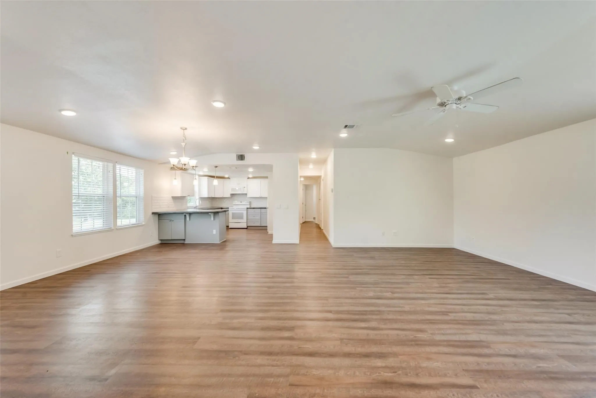 Mobile Home For Rent in Johnson County , 220 Ranch Road, Joshua, Texas 76058, 4 Bedroom, 2 Bathroom, Garage spaces, 2,016 Sqft, built in 1984, mls#21364032, Real Estate Agent in Joshua, Homes For Rent in Johnson county, Homes For Rent in Joshua, Realtor in Joshua Texas, Real Estate Brokerage Independent Realty Texas, Luminita Cordes Realtor