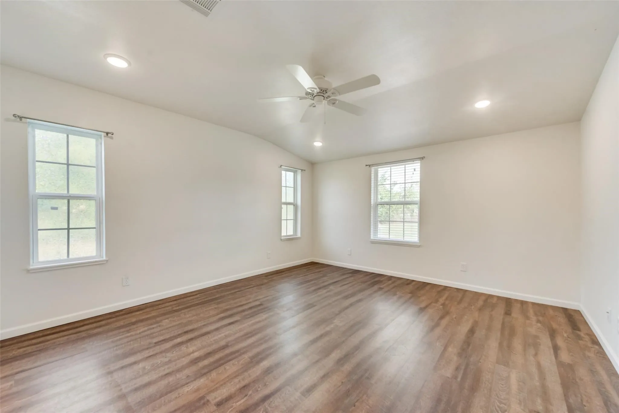 Mobile Home For Rent in Johnson County , 220 Ranch Road, Joshua, Texas 76058, 4 Bedroom, 2 Bathroom, Garage spaces, 2,016 Sqft, built in 1984, mls#21364032, Real Estate Agent in Joshua, Homes For Rent in Johnson county, Homes For Rent in Joshua, Realtor in Joshua Texas, Real Estate Brokerage Independent Realty Texas, Luminita Cordes Realtor