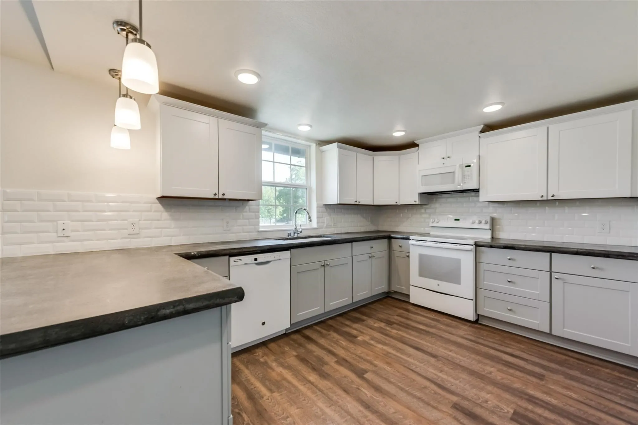 Mobile Home For Rent in Johnson County , 220 Ranch Road, Joshua, Texas 76058, 4 Bedroom, 2 Bathroom, Garage spaces, 2,016 Sqft, built in 1984, mls#21364032, Real Estate Agent in Joshua, Homes For Rent in Johnson county, Homes For Rent in Joshua, Realtor in Joshua Texas, Real Estate Brokerage Independent Realty Texas, Luminita Cordes Realtor