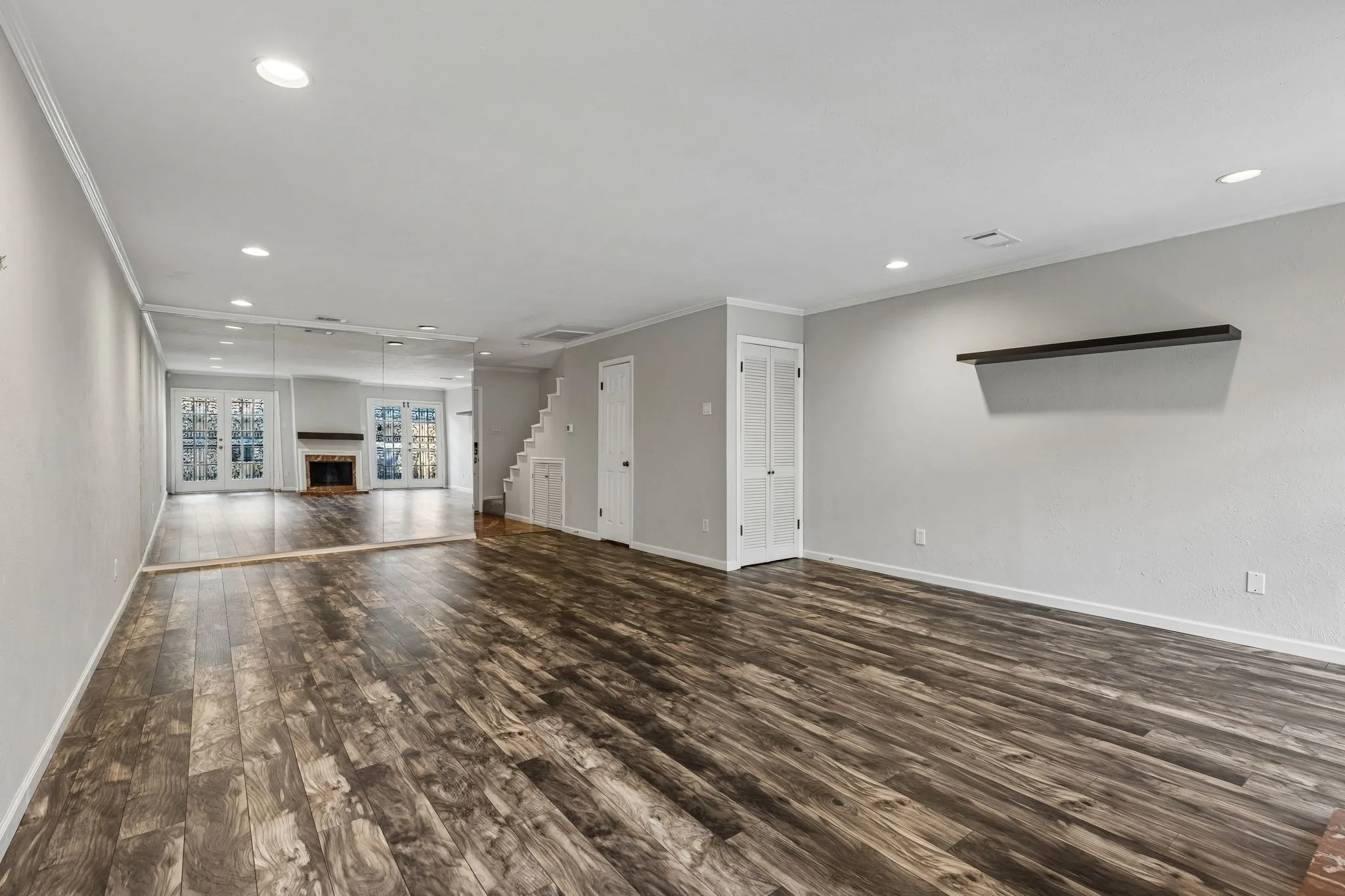 Condominium For Sale in Dallas County , 4017 Buena Vista Street 103, Dallas, Texas 75204, 2 Bedroom, 3 Bathroom, Garage spaces, 1,210 Sqft, built in 1980, mls#21364421, Real Estate Agent in Dallas, Homes For Sale in Dallas county, Homes For Sale in Dallas, Realtor in Dallas Texas, Real Estate Brokerage Independent Realty Texas, Luminita Cordes Realtor
