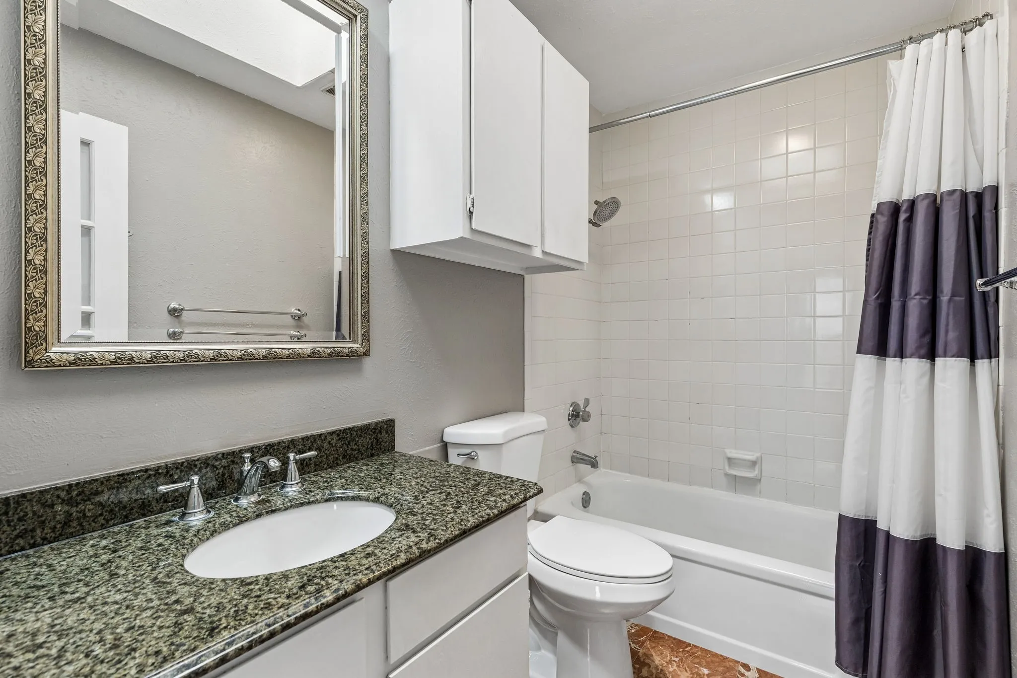 Condominium For Sale in Dallas County , 4017 Buena Vista Street 103, Dallas, Texas 75204, 2 Bedroom, 3 Bathroom, Garage spaces, 1,210 Sqft, built in 1980, mls#21364421, Real Estate Agent in Dallas, Homes For Sale in Dallas county, Homes For Sale in Dallas, Realtor in Dallas Texas, Real Estate Brokerage Independent Realty Texas, Luminita Cordes Realtor