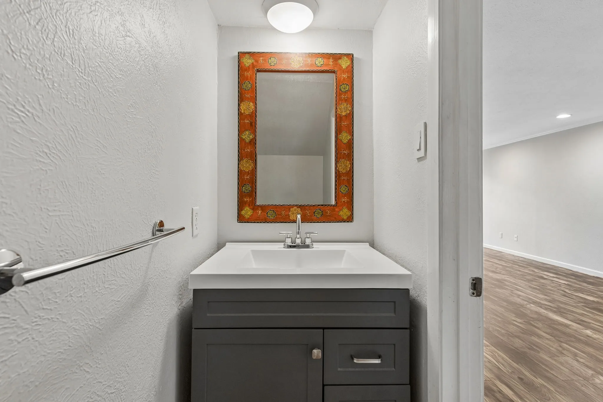 Condominium For Sale in Dallas County , 4017 Buena Vista Street 103, Dallas, Texas 75204, 2 Bedroom, 3 Bathroom, Garage spaces, 1,210 Sqft, built in 1980, mls#21364421, Real Estate Agent in Dallas, Homes For Sale in Dallas county, Homes For Sale in Dallas, Realtor in Dallas Texas, Real Estate Brokerage Independent Realty Texas, Luminita Cordes Realtor