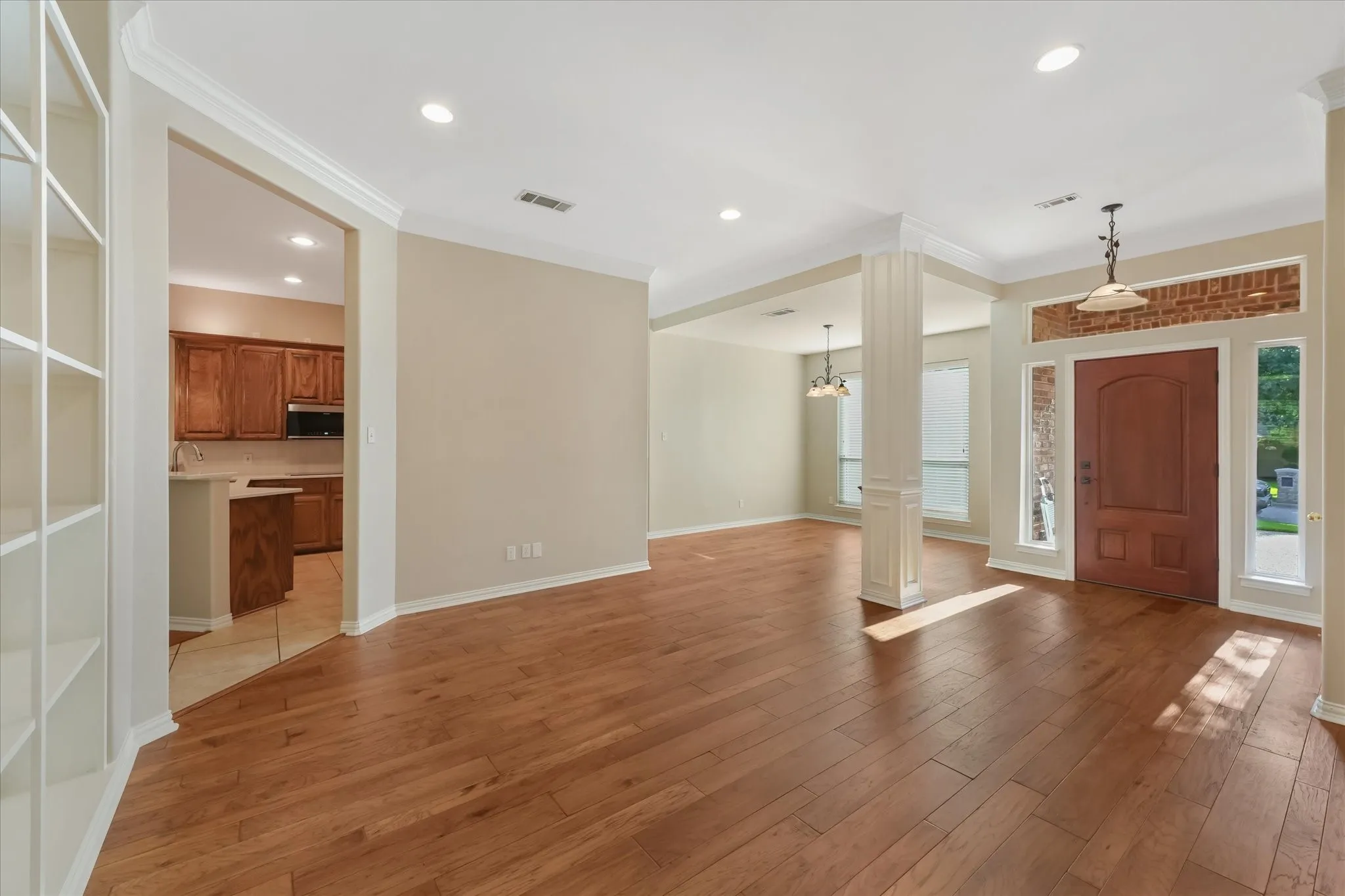 Single Family Residence For Sale in Tarrant County , 2817 Naples Drive, Hurst, Texas 76054, 4 Bedroom, 2 Bathroom, 2 Garage spaces, 2,192 Sqft, built in 1996, mls#21363511, Real Estate Agent in Hurst, Homes For Sale in Tarrant county, Homes For Sale in Hurst, Realtor in Hurst Texas, Real Estate Brokerage Independent Realty Texas, Luminita Cordes Realtor