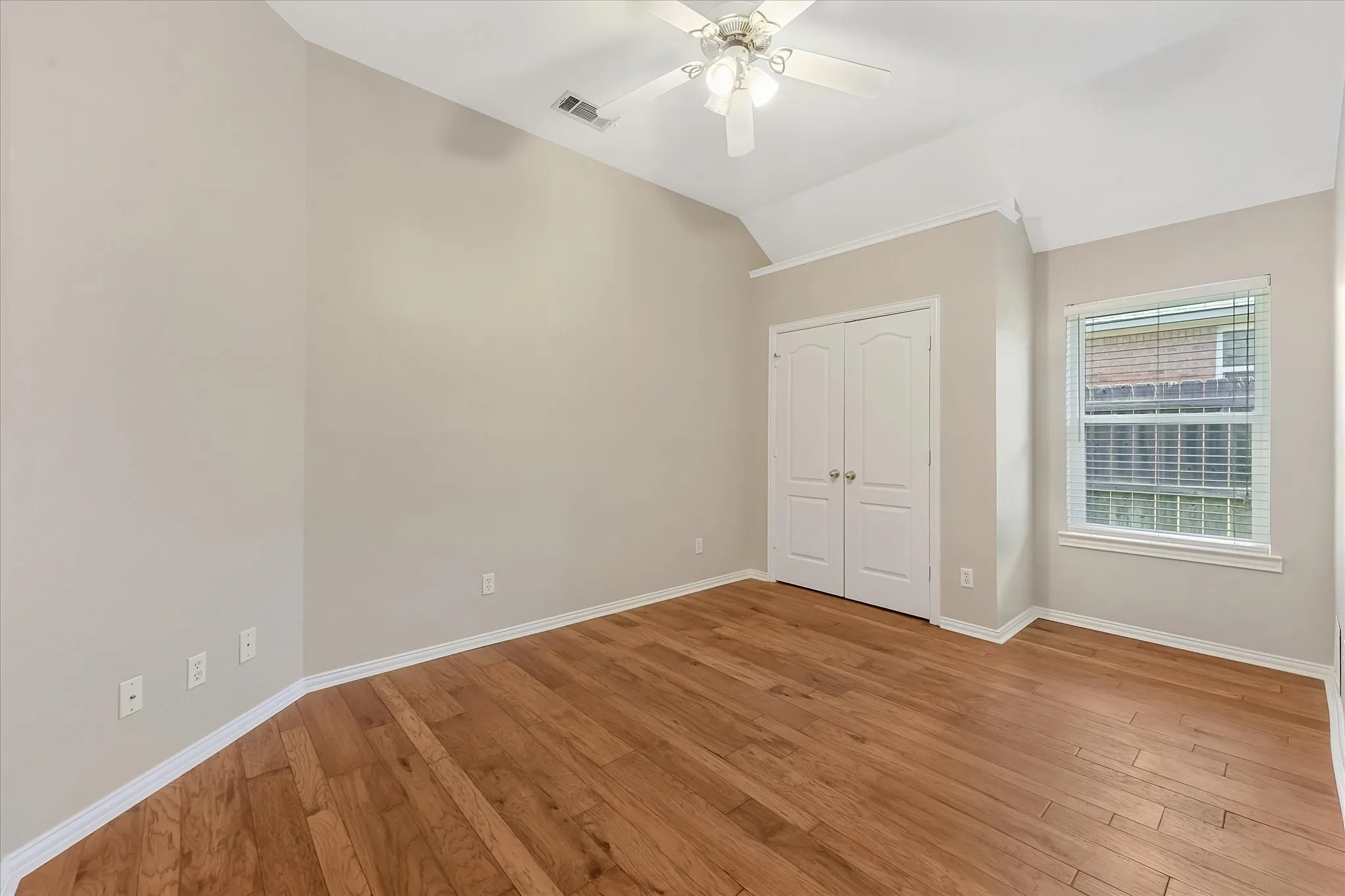 Single Family Residence For Sale in Tarrant County , 2817 Naples Drive, Hurst, Texas 76054, 4 Bedroom, 2 Bathroom, 2 Garage spaces, 2,192 Sqft, built in 1996, mls#21363511, Real Estate Agent in Hurst, Homes For Sale in Tarrant county, Homes For Sale in Hurst, Realtor in Hurst Texas, Real Estate Brokerage Independent Realty Texas, Luminita Cordes Realtor
