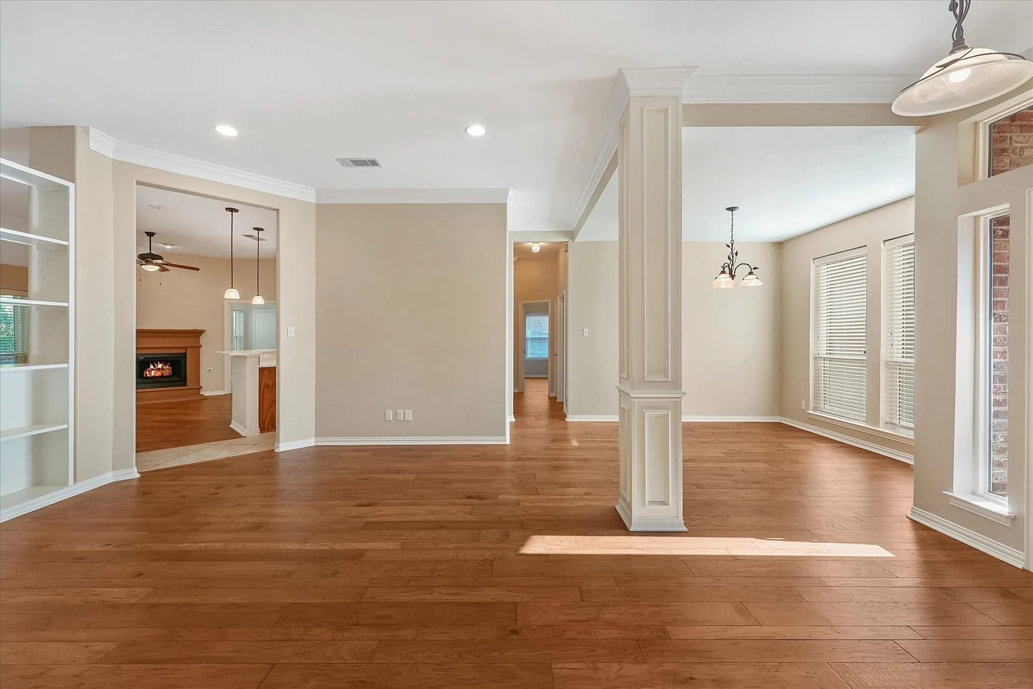 Single Family Residence For Sale in Tarrant County , 2817 Naples Drive, Hurst, Texas 76054, 4 Bedroom, 2 Bathroom, 2 Garage spaces, 2,192 Sqft, built in 1996, mls#21363511, Real Estate Agent in Hurst, Homes For Sale in Tarrant county, Homes For Sale in Hurst, Realtor in Hurst Texas, Real Estate Brokerage Independent Realty Texas, Luminita Cordes Realtor