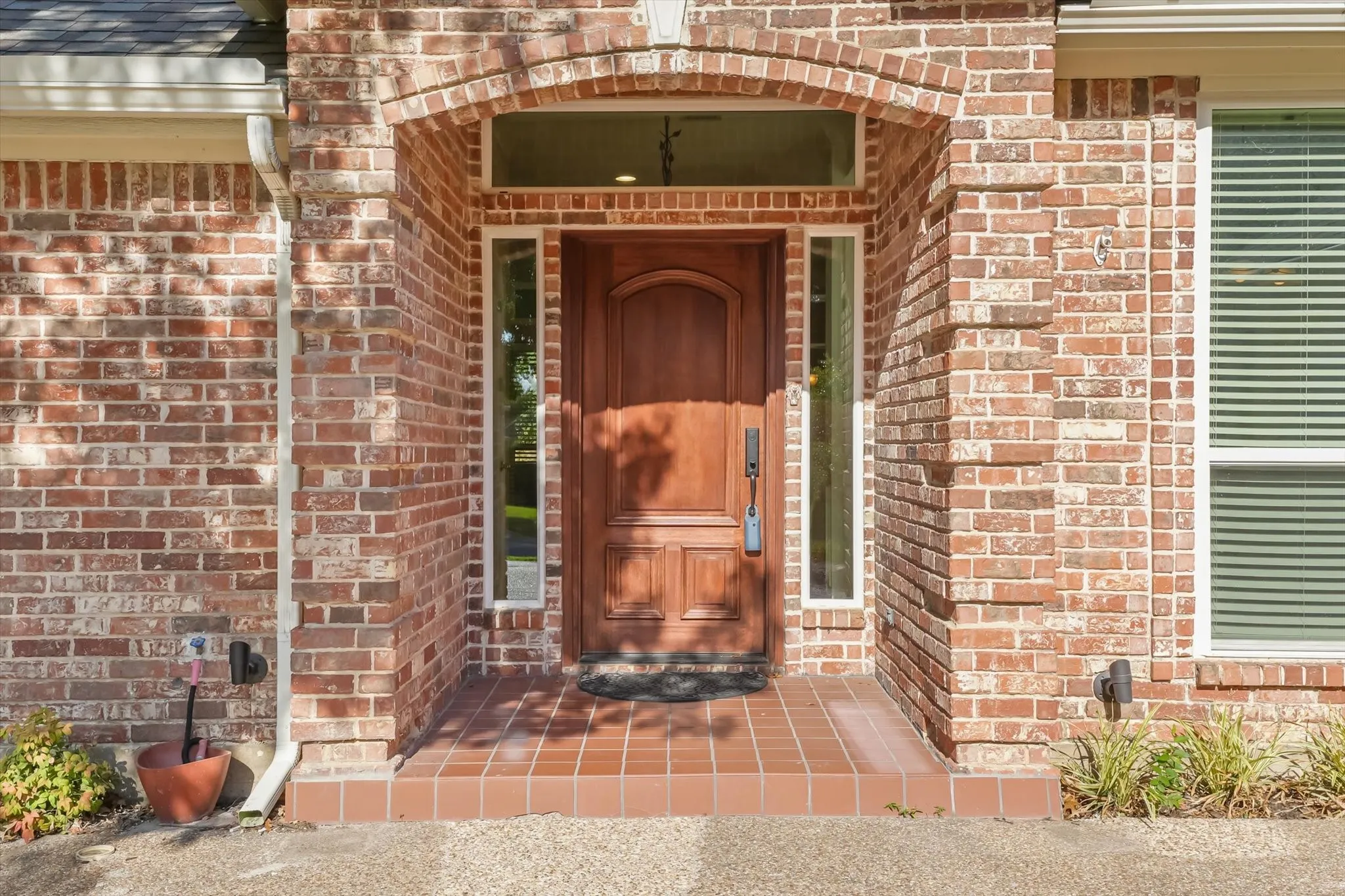 Single Family Residence For Sale in Tarrant County , 2817 Naples Drive, Hurst, Texas 76054, 4 Bedroom, 2 Bathroom, 2 Garage spaces, 2,192 Sqft, built in 1996, mls#21363511, Real Estate Agent in Hurst, Homes For Sale in Tarrant county, Homes For Sale in Hurst, Realtor in Hurst Texas, Real Estate Brokerage Independent Realty Texas, Luminita Cordes Realtor