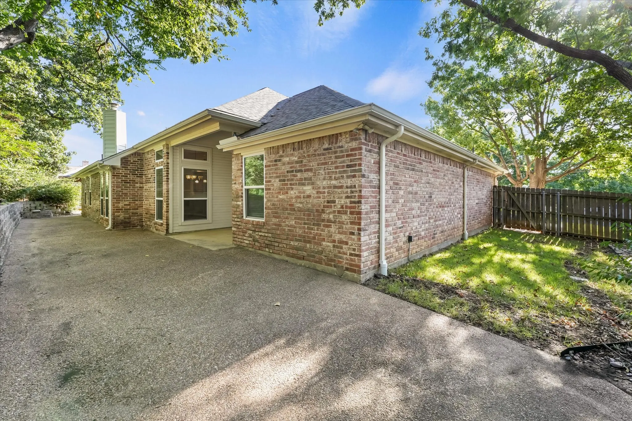 Single Family Residence For Sale in Tarrant County , 2817 Naples Drive, Hurst, Texas 76054, 4 Bedroom, 2 Bathroom, 2 Garage spaces, 2,192 Sqft, built in 1996, mls#21363511, Real Estate Agent in Hurst, Homes For Sale in Tarrant county, Homes For Sale in Hurst, Realtor in Hurst Texas, Real Estate Brokerage Independent Realty Texas, Luminita Cordes Realtor