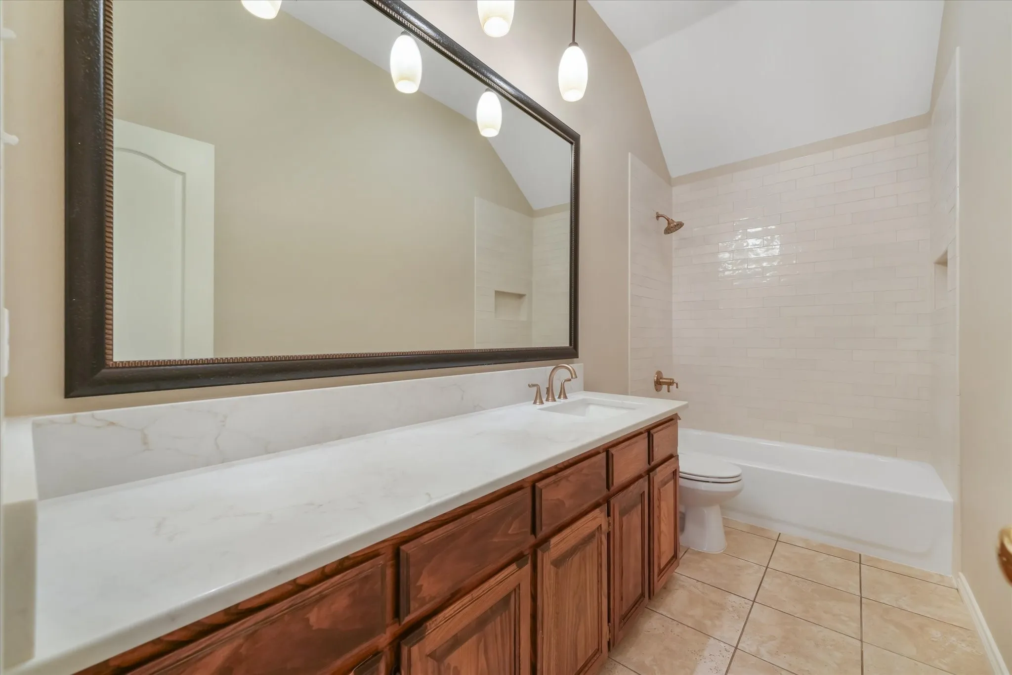Single Family Residence For Sale in Tarrant County , 2817 Naples Drive, Hurst, Texas 76054, 4 Bedroom, 2 Bathroom, 2 Garage spaces, 2,192 Sqft, built in 1996, mls#21363511, Real Estate Agent in Hurst, Homes For Sale in Tarrant county, Homes For Sale in Hurst, Realtor in Hurst Texas, Real Estate Brokerage Independent Realty Texas, Luminita Cordes Realtor