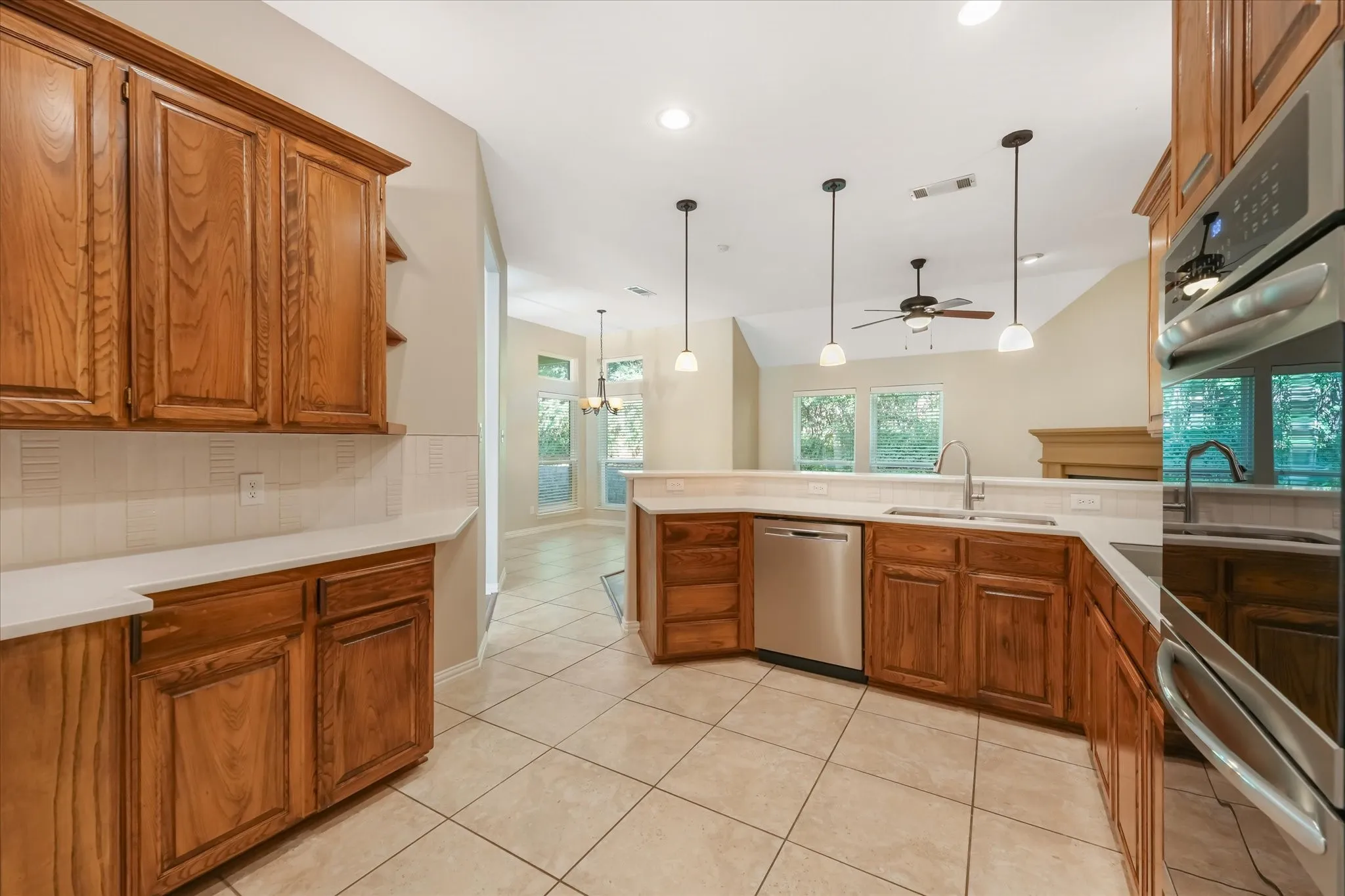 Single Family Residence For Sale in Tarrant County , 2817 Naples Drive, Hurst, Texas 76054, 4 Bedroom, 2 Bathroom, 2 Garage spaces, 2,192 Sqft, built in 1996, mls#21363511, Real Estate Agent in Hurst, Homes For Sale in Tarrant county, Homes For Sale in Hurst, Realtor in Hurst Texas, Real Estate Brokerage Independent Realty Texas, Luminita Cordes Realtor