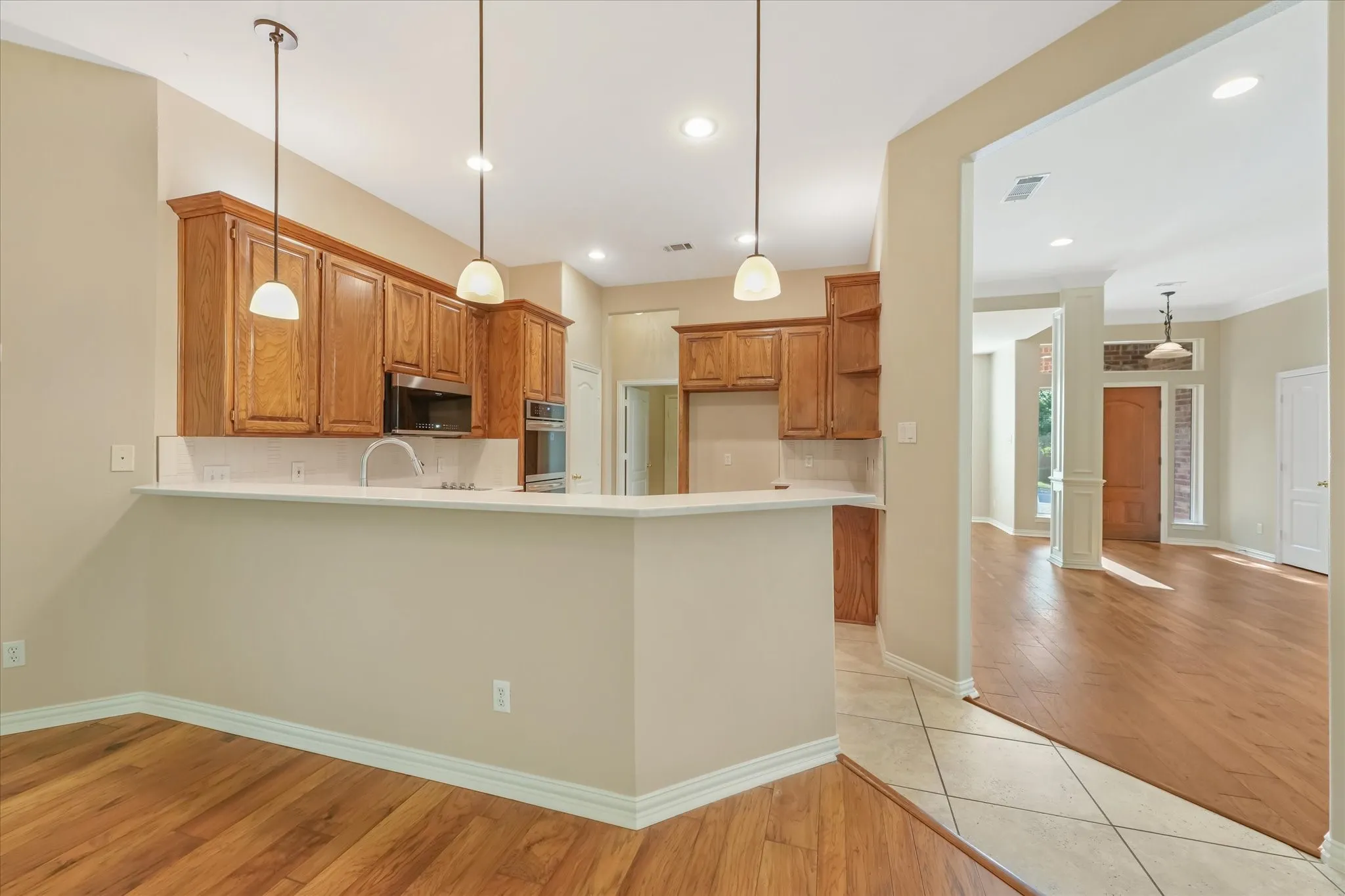 Single Family Residence For Sale in Tarrant County , 2817 Naples Drive, Hurst, Texas 76054, 4 Bedroom, 2 Bathroom, 2 Garage spaces, 2,192 Sqft, built in 1996, mls#21363511, Real Estate Agent in Hurst, Homes For Sale in Tarrant county, Homes For Sale in Hurst, Realtor in Hurst Texas, Real Estate Brokerage Independent Realty Texas, Luminita Cordes Realtor