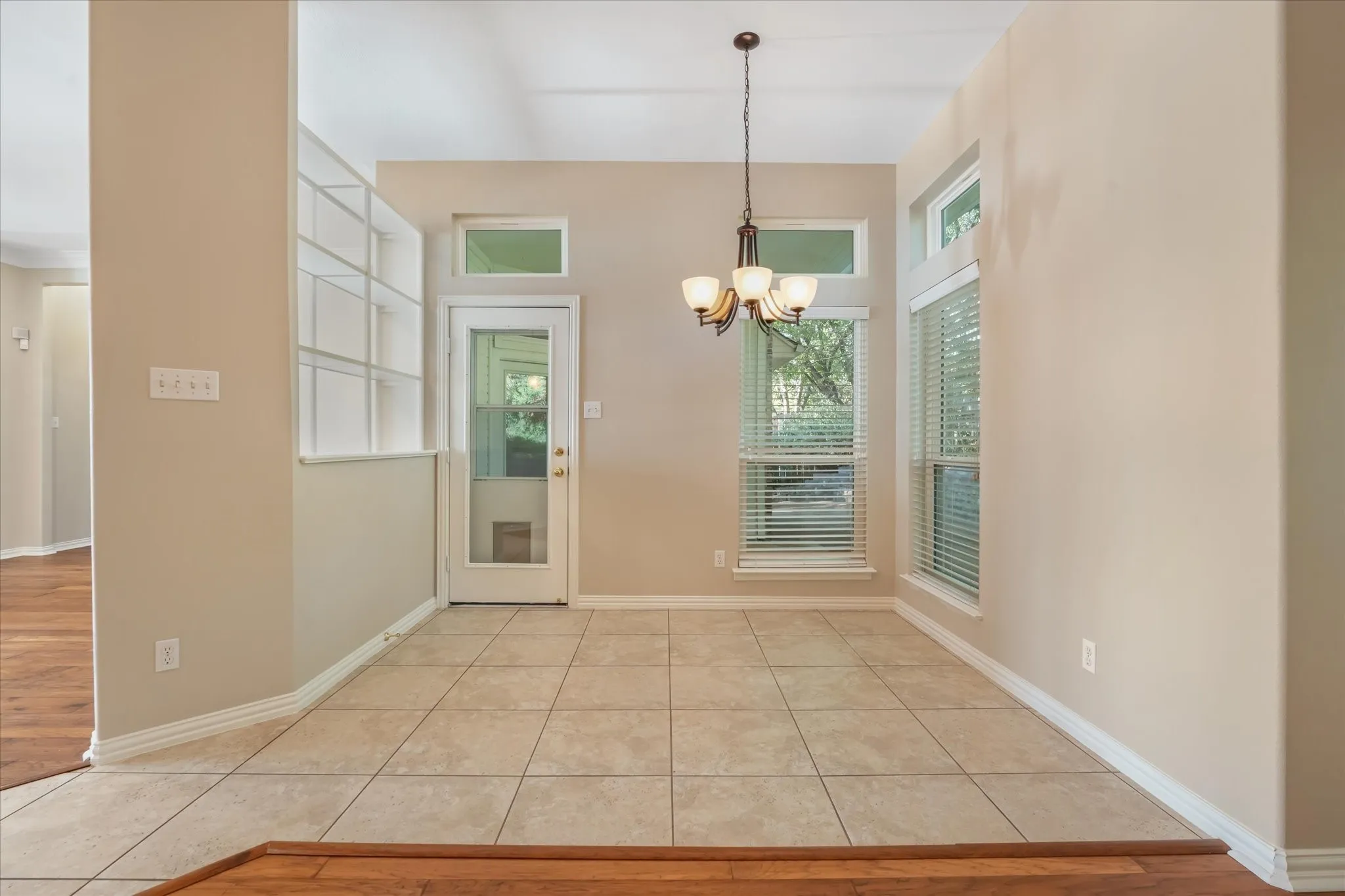 Single Family Residence For Sale in Tarrant County , 2817 Naples Drive, Hurst, Texas 76054, 4 Bedroom, 2 Bathroom, 2 Garage spaces, 2,192 Sqft, built in 1996, mls#21363511, Real Estate Agent in Hurst, Homes For Sale in Tarrant county, Homes For Sale in Hurst, Realtor in Hurst Texas, Real Estate Brokerage Independent Realty Texas, Luminita Cordes Realtor
