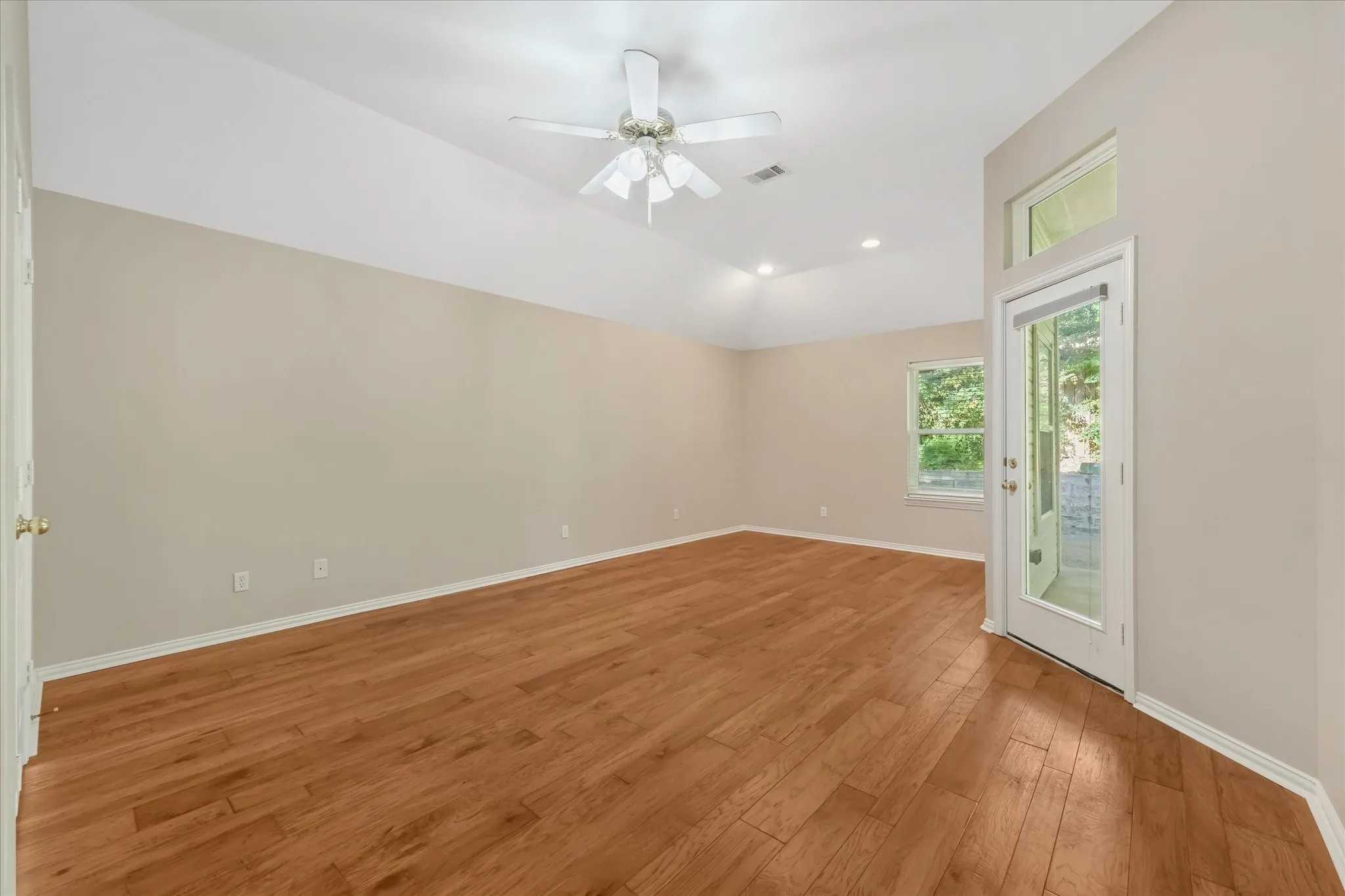 Single Family Residence For Sale in Tarrant County , 2817 Naples Drive, Hurst, Texas 76054, 4 Bedroom, 2 Bathroom, 2 Garage spaces, 2,192 Sqft, built in 1996, mls#21363511, Real Estate Agent in Hurst, Homes For Sale in Tarrant county, Homes For Sale in Hurst, Realtor in Hurst Texas, Real Estate Brokerage Independent Realty Texas, Luminita Cordes Realtor