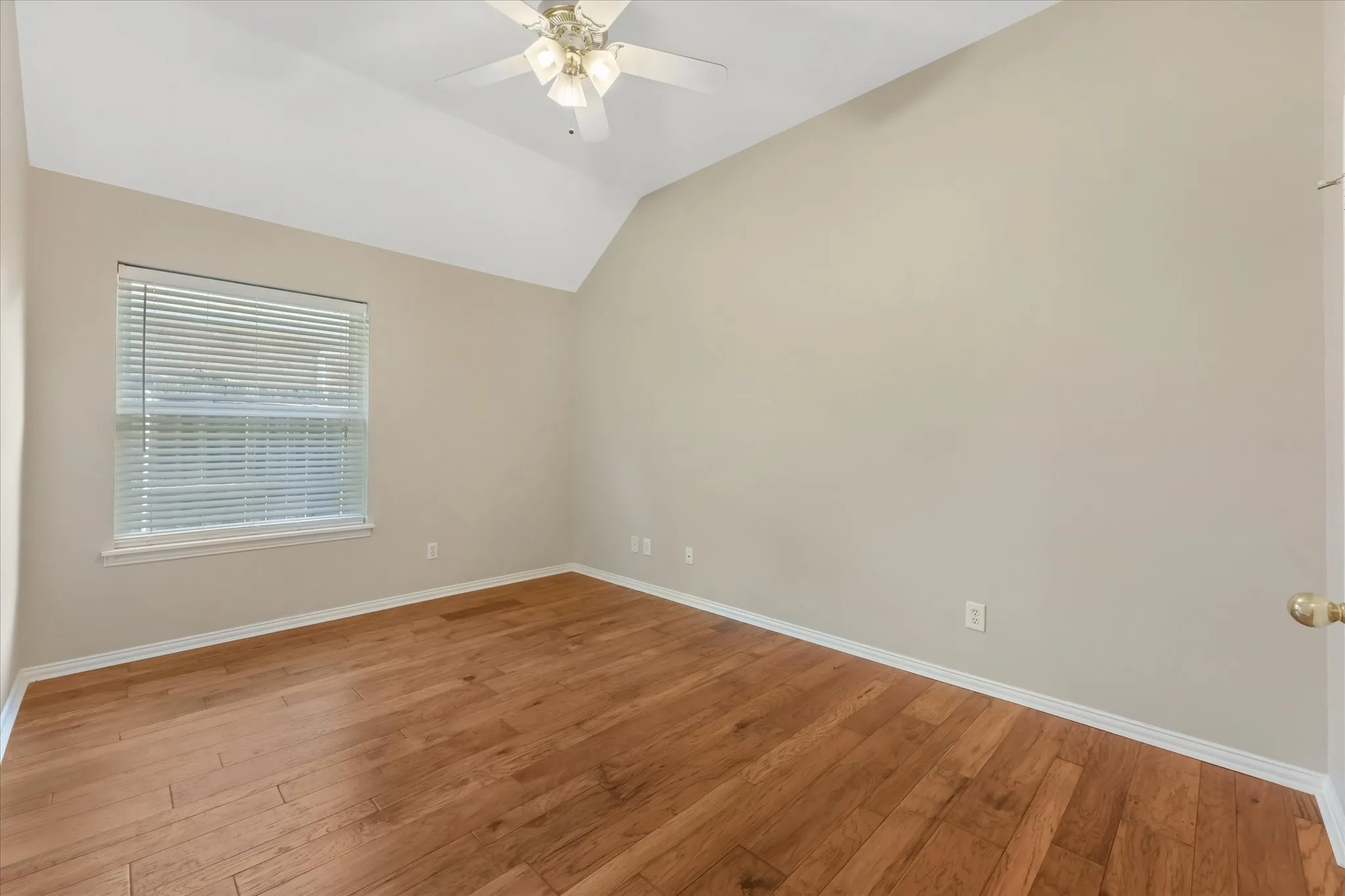 Single Family Residence For Sale in Tarrant County , 2817 Naples Drive, Hurst, Texas 76054, 4 Bedroom, 2 Bathroom, 2 Garage spaces, 2,192 Sqft, built in 1996, mls#21363511, Real Estate Agent in Hurst, Homes For Sale in Tarrant county, Homes For Sale in Hurst, Realtor in Hurst Texas, Real Estate Brokerage Independent Realty Texas, Luminita Cordes Realtor