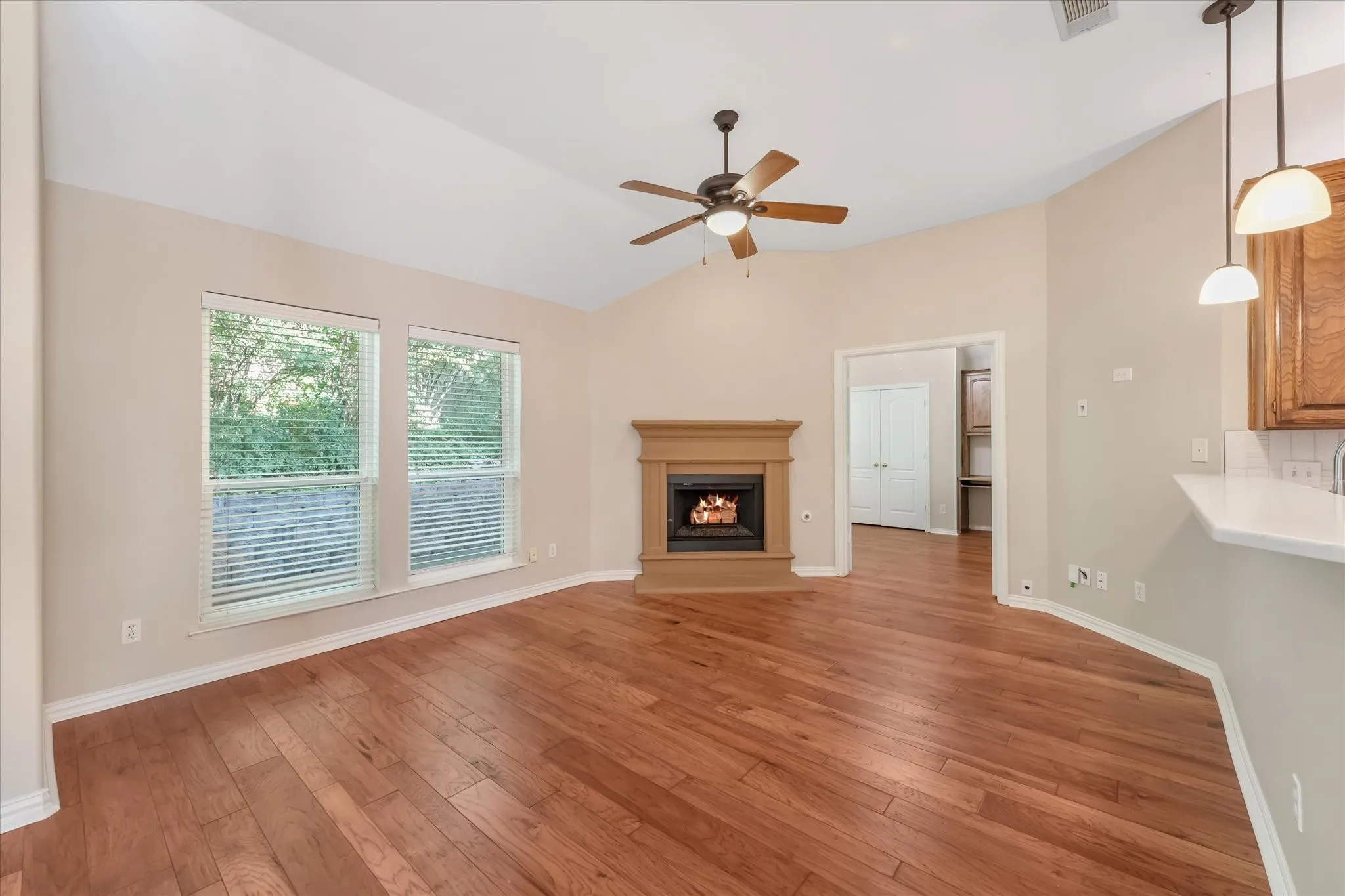 Single Family Residence For Sale in Tarrant County , 2817 Naples Drive, Hurst, Texas 76054, 4 Bedroom, 2 Bathroom, 2 Garage spaces, 2,192 Sqft, built in 1996, mls#21363511, Real Estate Agent in Hurst, Homes For Sale in Tarrant county, Homes For Sale in Hurst, Realtor in Hurst Texas, Real Estate Brokerage Independent Realty Texas, Luminita Cordes Realtor