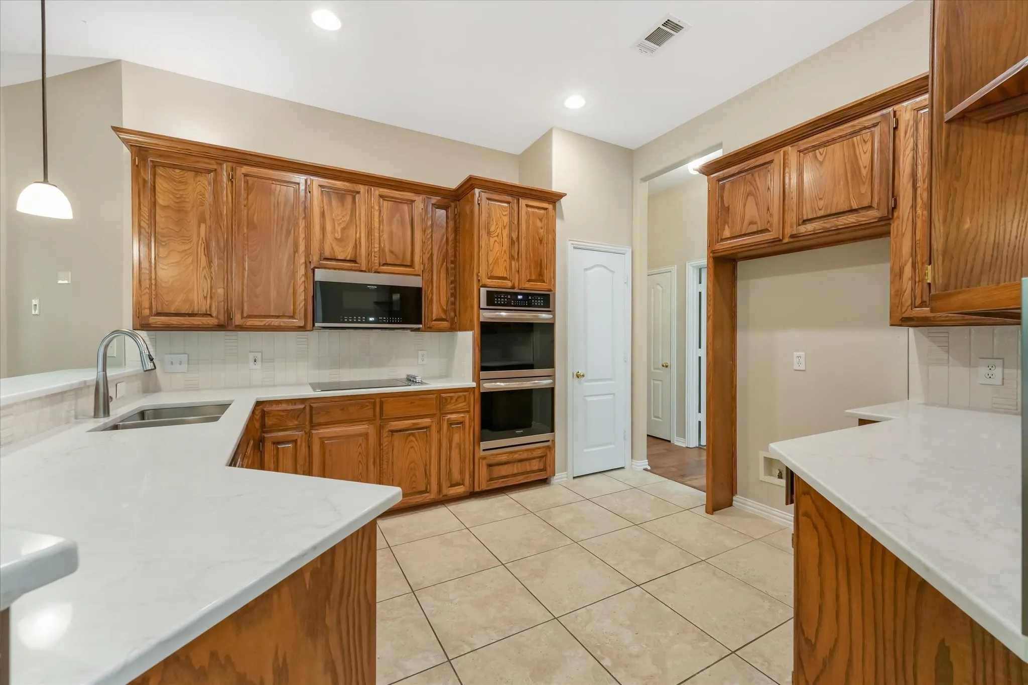 Single Family Residence For Sale in Tarrant County , 2817 Naples Drive, Hurst, Texas 76054, 4 Bedroom, 2 Bathroom, 2 Garage spaces, 2,192 Sqft, built in 1996, mls#21363511, Real Estate Agent in Hurst, Homes For Sale in Tarrant county, Homes For Sale in Hurst, Realtor in Hurst Texas, Real Estate Brokerage Independent Realty Texas, Luminita Cordes Realtor