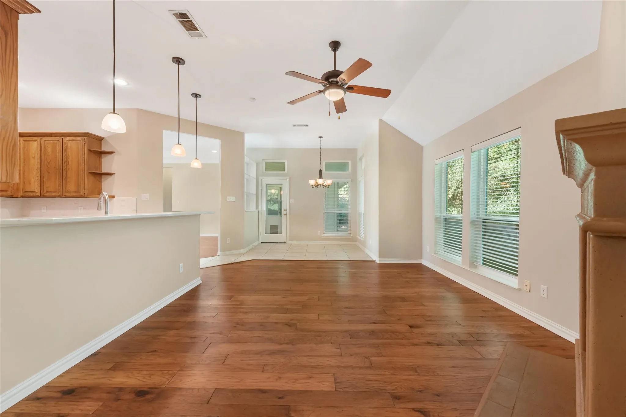 Single Family Residence For Sale in Tarrant County , 2817 Naples Drive, Hurst, Texas 76054, 4 Bedroom, 2 Bathroom, 2 Garage spaces, 2,192 Sqft, built in 1996, mls#21363511, Real Estate Agent in Hurst, Homes For Sale in Tarrant county, Homes For Sale in Hurst, Realtor in Hurst Texas, Real Estate Brokerage Independent Realty Texas, Luminita Cordes Realtor