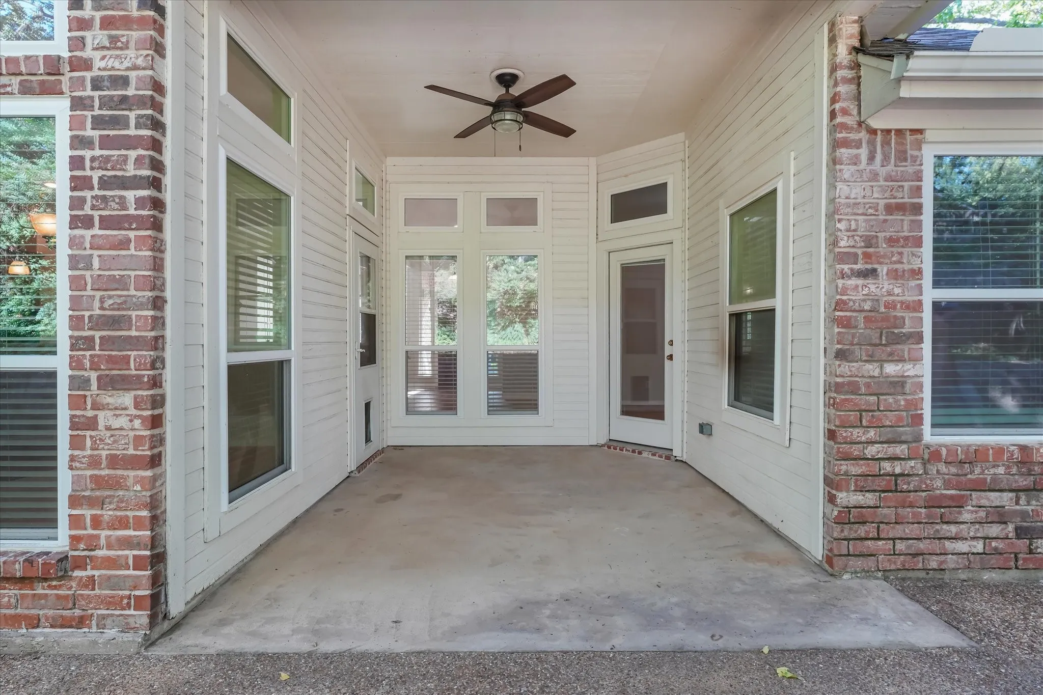 Single Family Residence For Sale in Tarrant County , 2817 Naples Drive, Hurst, Texas 76054, 4 Bedroom, 2 Bathroom, 2 Garage spaces, 2,192 Sqft, built in 1996, mls#21363511, Real Estate Agent in Hurst, Homes For Sale in Tarrant county, Homes For Sale in Hurst, Realtor in Hurst Texas, Real Estate Brokerage Independent Realty Texas, Luminita Cordes Realtor