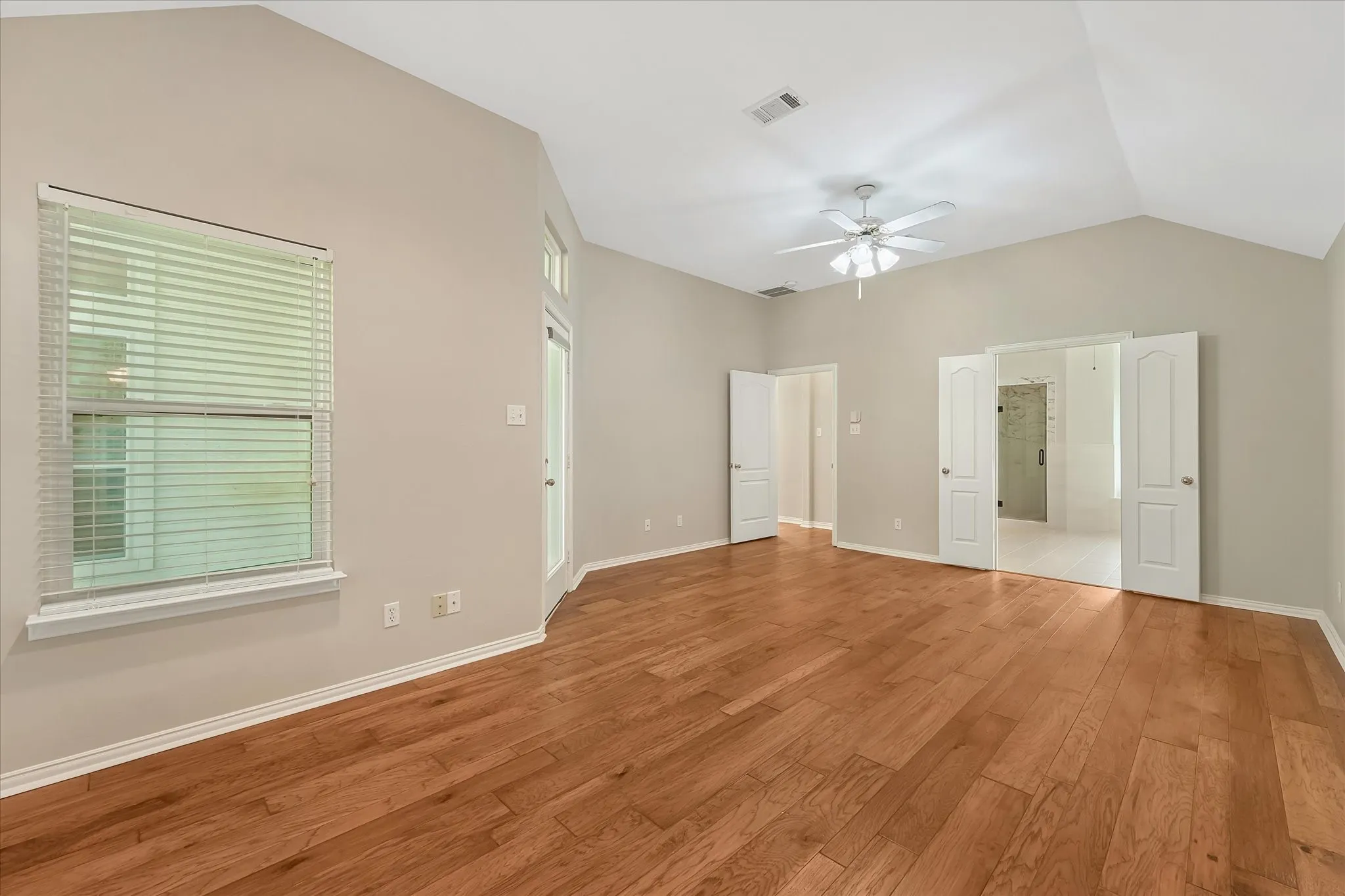 Single Family Residence For Sale in Tarrant County , 2817 Naples Drive, Hurst, Texas 76054, 4 Bedroom, 2 Bathroom, 2 Garage spaces, 2,192 Sqft, built in 1996, mls#21363511, Real Estate Agent in Hurst, Homes For Sale in Tarrant county, Homes For Sale in Hurst, Realtor in Hurst Texas, Real Estate Brokerage Independent Realty Texas, Luminita Cordes Realtor