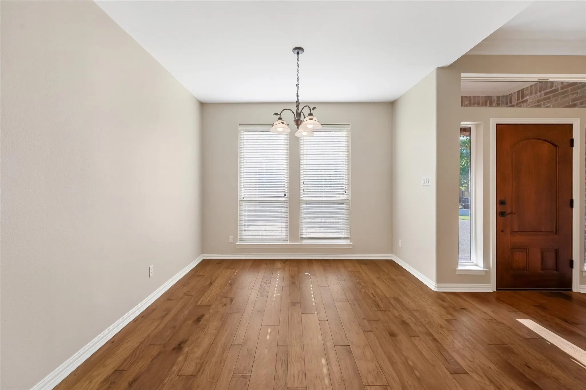 Single Family Residence For Sale in Tarrant County , 2817 Naples Drive, Hurst, Texas 76054, 4 Bedroom, 2 Bathroom, 2 Garage spaces, 2,192 Sqft, built in 1996, mls#21363511, Real Estate Agent in Hurst, Homes For Sale in Tarrant county, Homes For Sale in Hurst, Realtor in Hurst Texas, Real Estate Brokerage Independent Realty Texas, Luminita Cordes Realtor