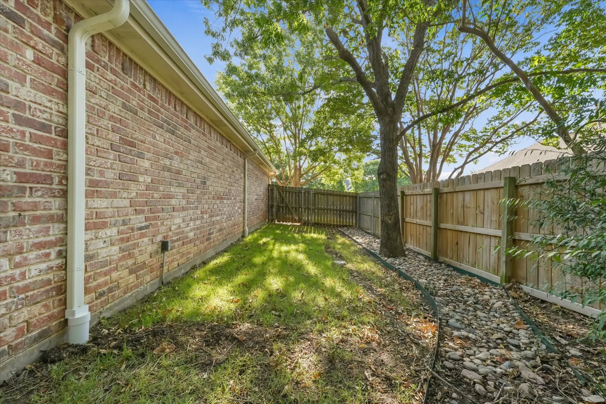 Single Family Residence For Sale in Tarrant County , 2817 Naples Drive, Hurst, Texas 76054, 4 Bedroom, 2 Bathroom, 2 Garage spaces, 2,192 Sqft, built in 1996, mls#21363511, Real Estate Agent in Hurst, Homes For Sale in Tarrant county, Homes For Sale in Hurst, Realtor in Hurst Texas, Real Estate Brokerage Independent Realty Texas, Luminita Cordes Realtor