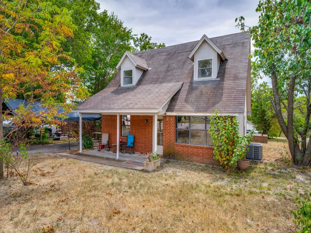 Single Family Residence For Sale in Grayson County , 515 Clements Avenue, Van Alstyne, Texas 75495, 3 Bedroom, 2 Bathroom, Garage spaces, 1,547 Sqft, built in 1987, mls#21360935, Real Estate Agent in Van Alstyne, Homes For Sale in Grayson county, Homes For Sale in Van Alstyne, Realtor in Van Alstyne Texas, Real Estate Brokerage Independent Realty Texas, Luminita Cordes Realtor