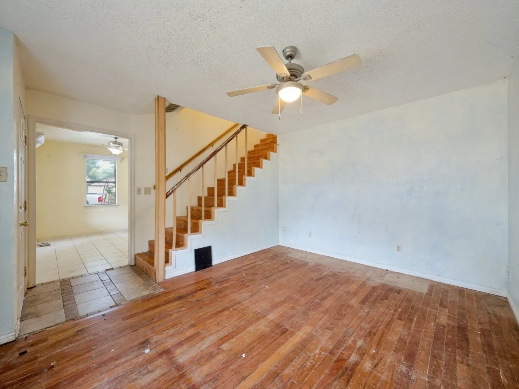 Single Family Residence For Sale in Grayson County , 515 Clements Avenue, Van Alstyne, Texas 75495, 3 Bedroom, 2 Bathroom, Garage spaces, 1,547 Sqft, built in 1987, mls#21360935, Real Estate Agent in Van Alstyne, Homes For Sale in Grayson county, Homes For Sale in Van Alstyne, Realtor in Van Alstyne Texas, Real Estate Brokerage Independent Realty Texas, Luminita Cordes Realtor