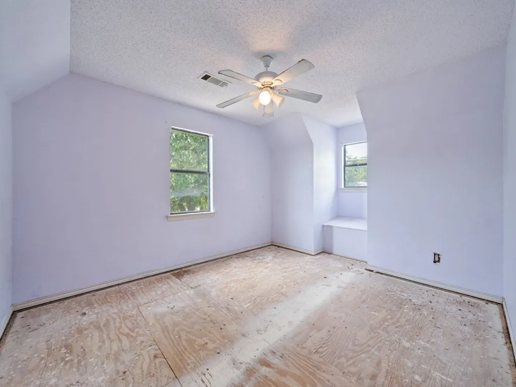 Single Family Residence For Sale in Grayson County , 515 Clements Avenue, Van Alstyne, Texas 75495, 3 Bedroom, 2 Bathroom, Garage spaces, 1,547 Sqft, built in 1987, mls#21360935, Real Estate Agent in Van Alstyne, Homes For Sale in Grayson county, Homes For Sale in Van Alstyne, Realtor in Van Alstyne Texas, Real Estate Brokerage Independent Realty Texas, Luminita Cordes Realtor