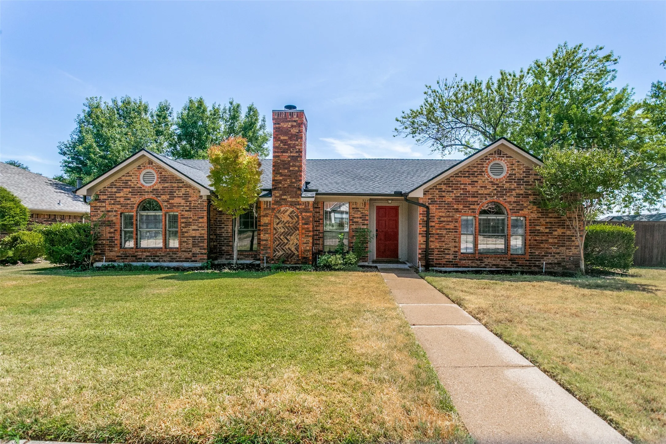 Single Family Residence For Sale in Collin County , 928 Ledgemont Drive, Plano, Texas 75025, 3 Bedroom, 2 Bathroom, 2 Garage spaces, 1,739 Sqft, built in 1985, mls#21367084, Real Estate Agent in Plano, Homes For Sale in Collin county, Homes For Sale in Plano, Realtor in Plano Texas, Real Estate Brokerage Independent Realty Texas, Luminita Cordes Realtor