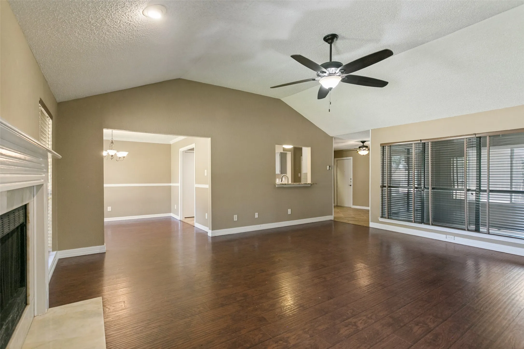 Single Family Residence For Sale in Collin County , 928 Ledgemont Drive, Plano, Texas 75025, 3 Bedroom, 2 Bathroom, 2 Garage spaces, 1,739 Sqft, built in 1985, mls#21367084, Real Estate Agent in Plano, Homes For Sale in Collin county, Homes For Sale in Plano, Realtor in Plano Texas, Real Estate Brokerage Independent Realty Texas, Luminita Cordes Realtor