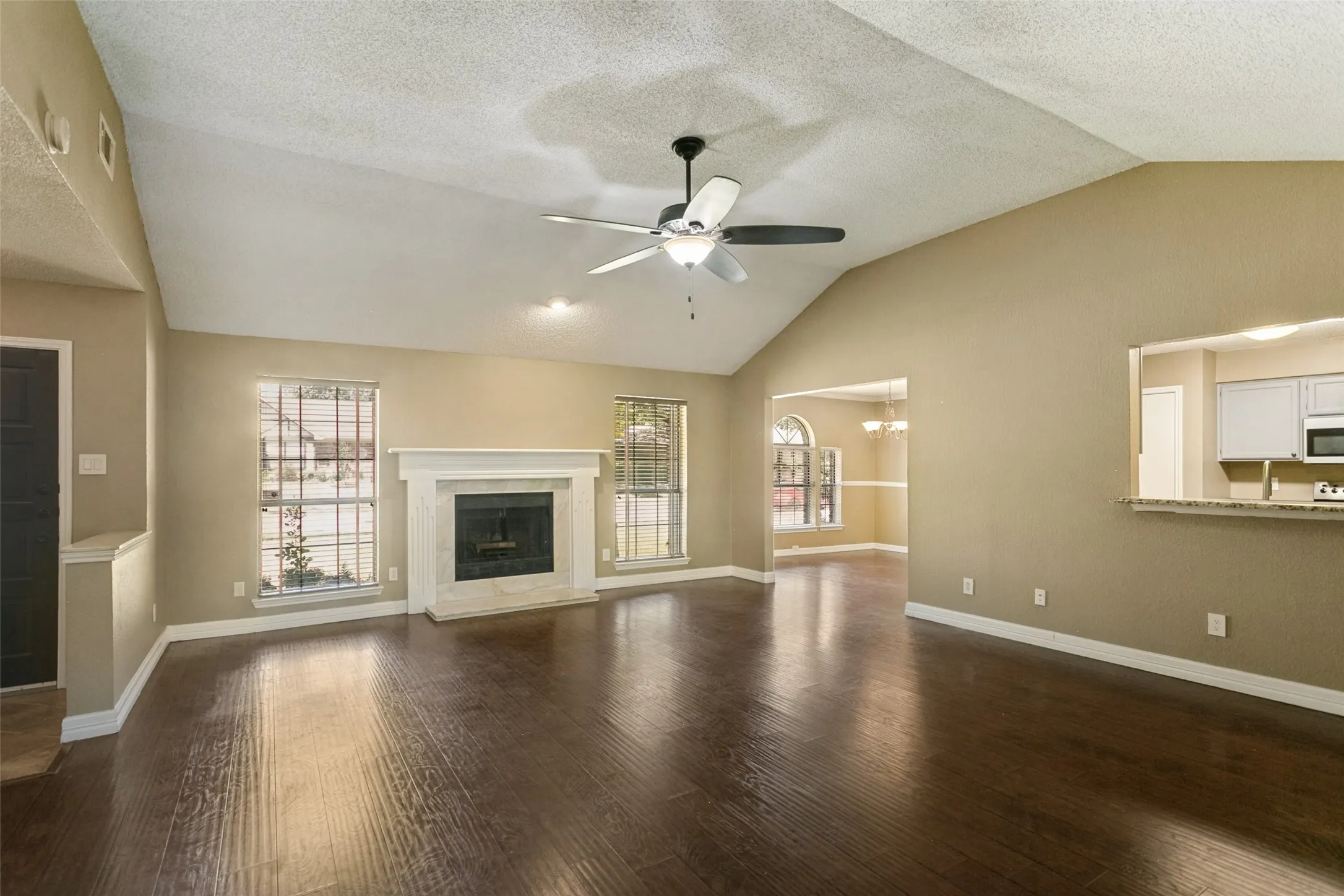 Single Family Residence For Sale in Collin County , 928 Ledgemont Drive, Plano, Texas 75025, 3 Bedroom, 2 Bathroom, 2 Garage spaces, 1,739 Sqft, built in 1985, mls#21367084, Real Estate Agent in Plano, Homes For Sale in Collin county, Homes For Sale in Plano, Realtor in Plano Texas, Real Estate Brokerage Independent Realty Texas, Luminita Cordes Realtor