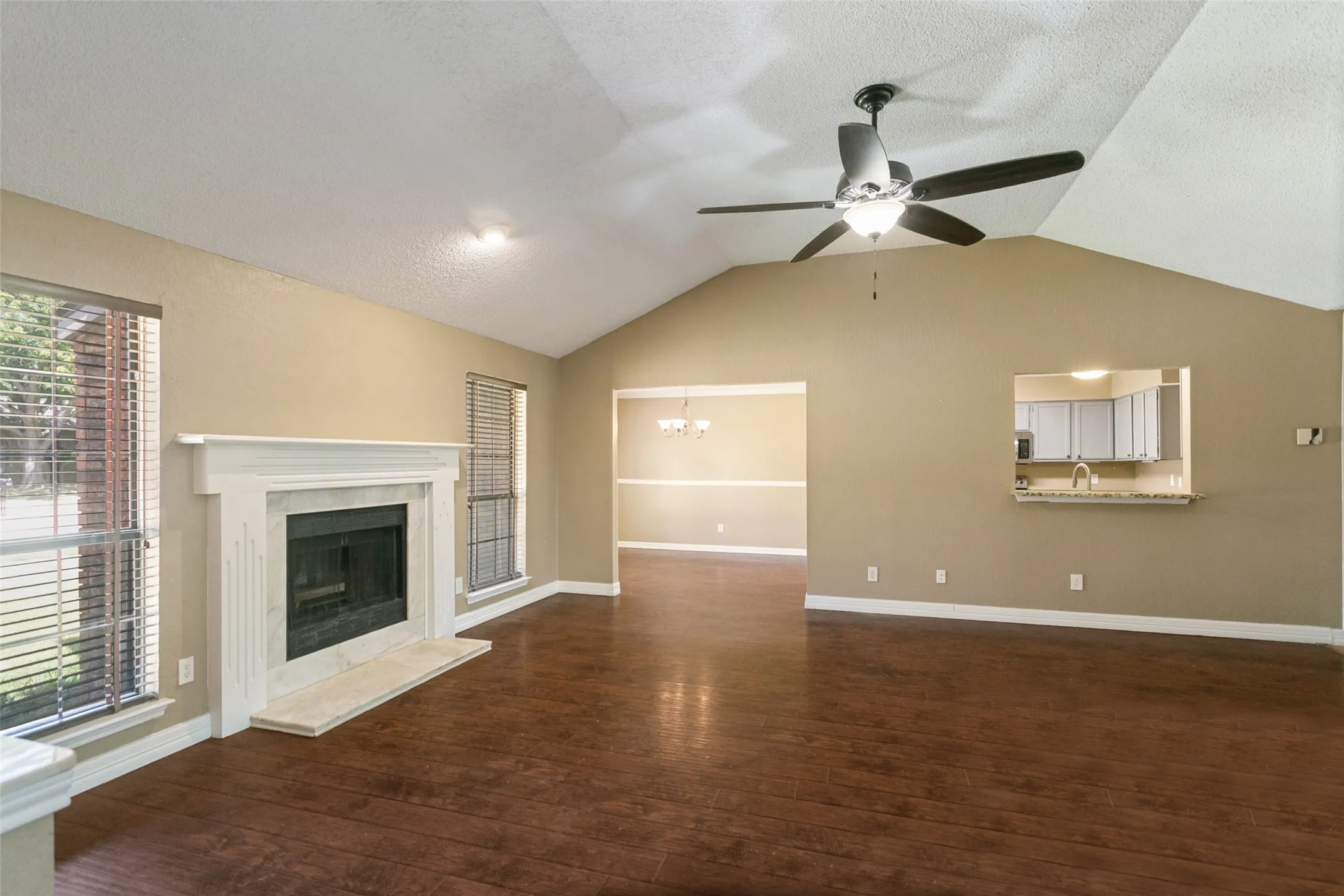 Single Family Residence For Sale in Collin County , 928 Ledgemont Drive, Plano, Texas 75025, 3 Bedroom, 2 Bathroom, 2 Garage spaces, 1,739 Sqft, built in 1985, mls#21367084, Real Estate Agent in Plano, Homes For Sale in Collin county, Homes For Sale in Plano, Realtor in Plano Texas, Real Estate Brokerage Independent Realty Texas, Luminita Cordes Realtor
