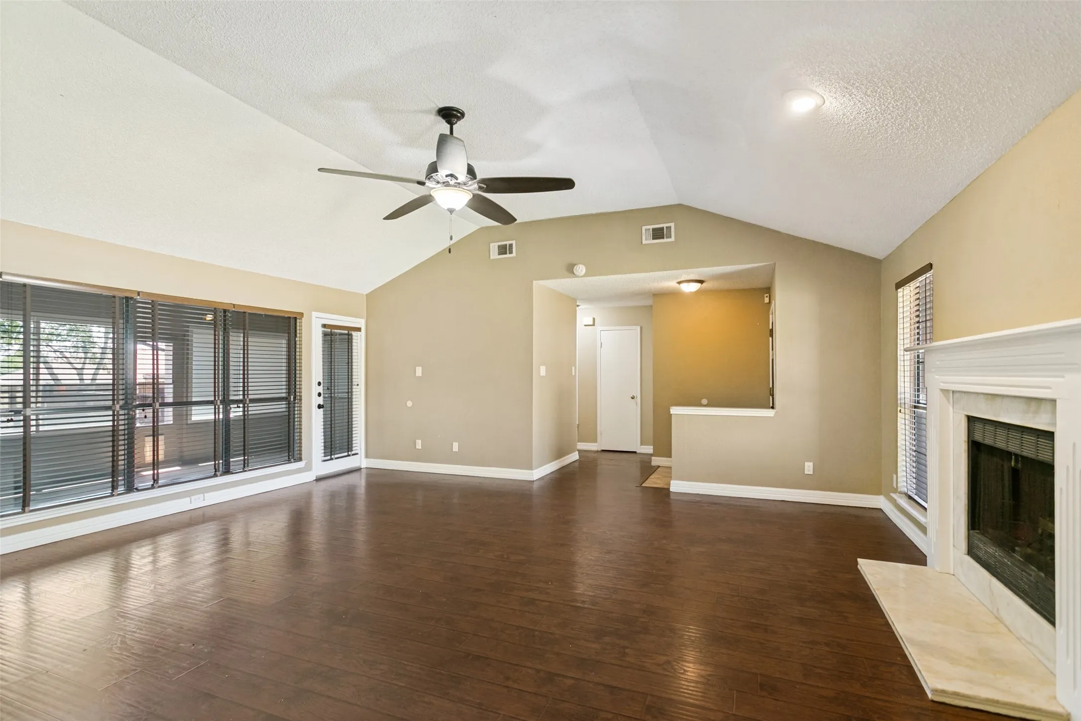 Single Family Residence For Sale in Collin County , 928 Ledgemont Drive, Plano, Texas 75025, 3 Bedroom, 2 Bathroom, 2 Garage spaces, 1,739 Sqft, built in 1985, mls#21367084, Real Estate Agent in Plano, Homes For Sale in Collin county, Homes For Sale in Plano, Realtor in Plano Texas, Real Estate Brokerage Independent Realty Texas, Luminita Cordes Realtor