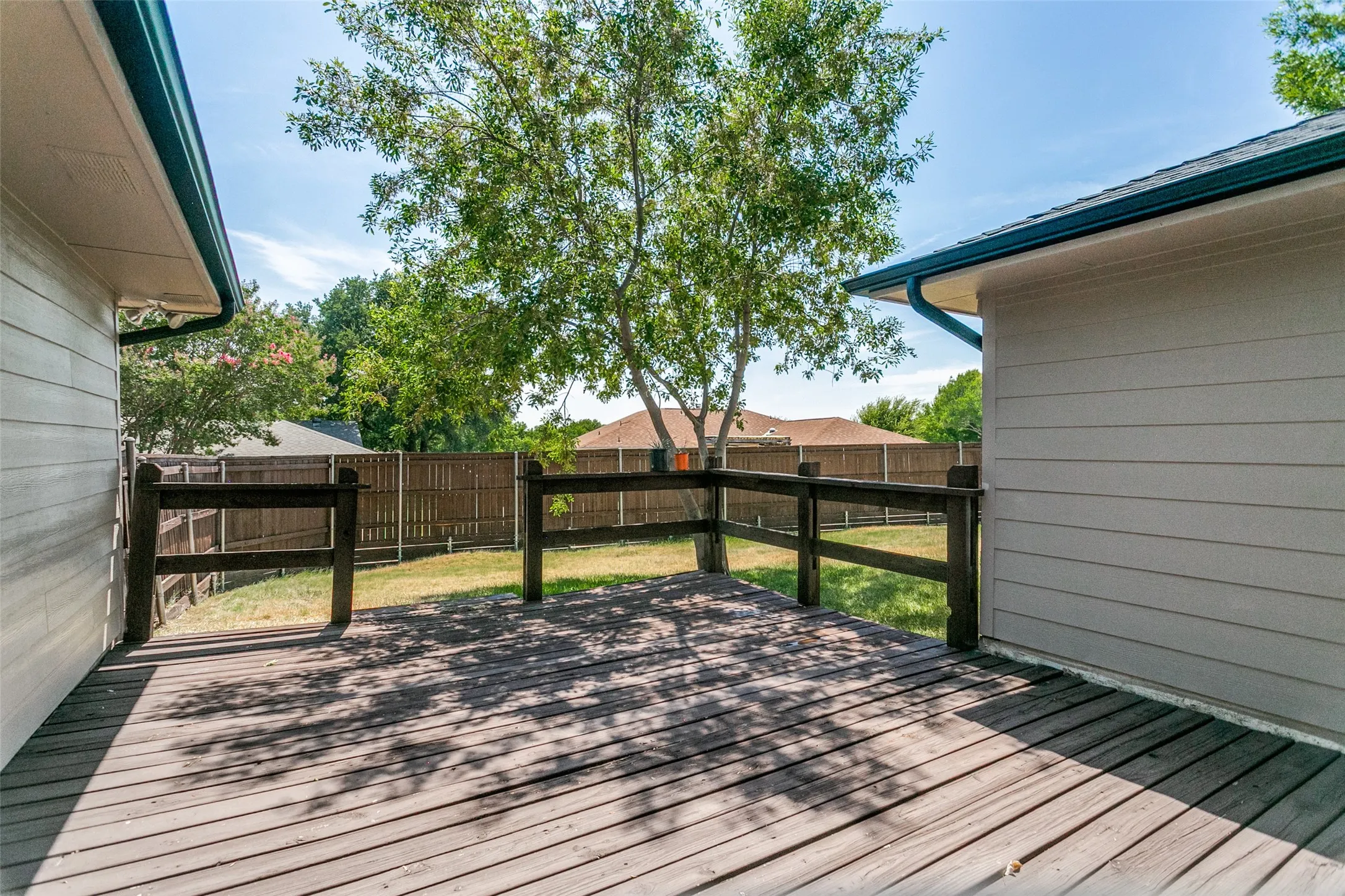 Single Family Residence For Sale in Collin County , 928 Ledgemont Drive, Plano, Texas 75025, 3 Bedroom, 2 Bathroom, 2 Garage spaces, 1,739 Sqft, built in 1985, mls#21367084, Real Estate Agent in Plano, Homes For Sale in Collin county, Homes For Sale in Plano, Realtor in Plano Texas, Real Estate Brokerage Independent Realty Texas, Luminita Cordes Realtor