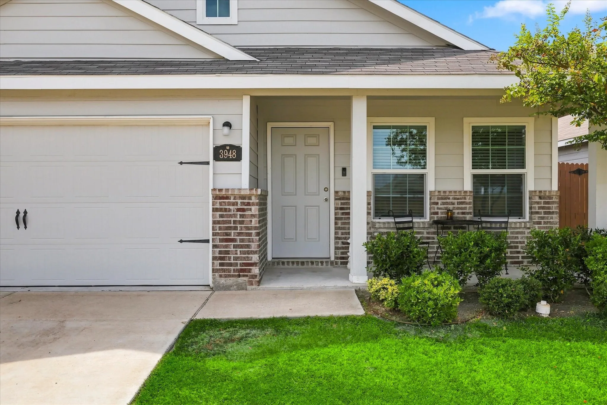 Single Family Residence For Sale in Kaufman County , 3948 Surrey Drive, Forney, Texas 75126, 3 Bedroom, 2 Bathroom, 2 Garage spaces, 1,260 Sqft, built in 2021, mls#21368025, Real Estate Agent in Forney, Homes For Sale in Kaufman county, Homes For Sale in Forney, Realtor in Forney Texas, Real Estate Brokerage Independent Realty Texas, Luminita Cordes Realtor
