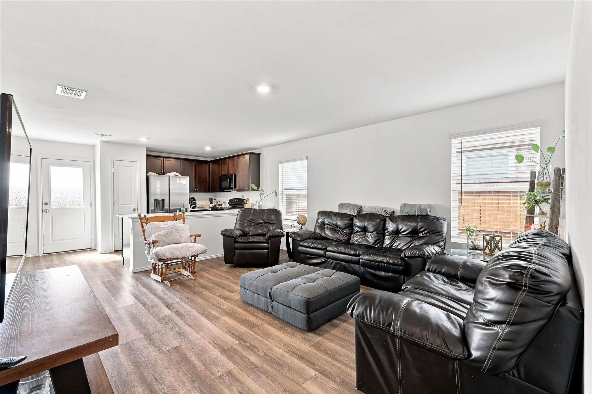 Single Family Residence For Sale in Kaufman County , 3948 Surrey Drive, Forney, Texas 75126, 3 Bedroom, 2 Bathroom, 2 Garage spaces, 1,260 Sqft, built in 2021, mls#21368025, Real Estate Agent in Forney, Homes For Sale in Kaufman county, Homes For Sale in Forney, Realtor in Forney Texas, Real Estate Brokerage Independent Realty Texas, Luminita Cordes Realtor