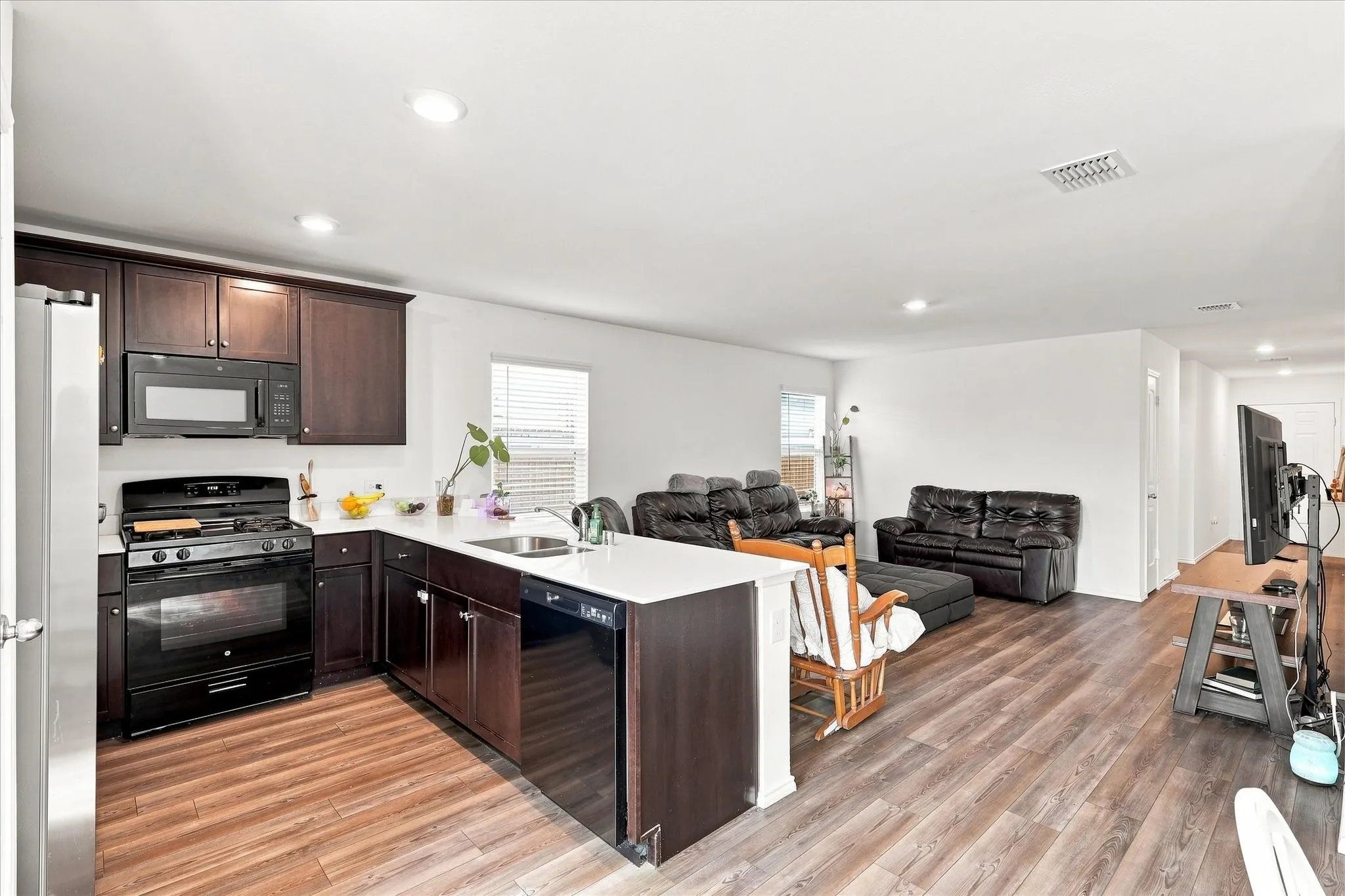 Single Family Residence For Sale in Kaufman County , 3948 Surrey Drive, Forney, Texas 75126, 3 Bedroom, 2 Bathroom, 2 Garage spaces, 1,260 Sqft, built in 2021, mls#21368025, Real Estate Agent in Forney, Homes For Sale in Kaufman county, Homes For Sale in Forney, Realtor in Forney Texas, Real Estate Brokerage Independent Realty Texas, Luminita Cordes Realtor