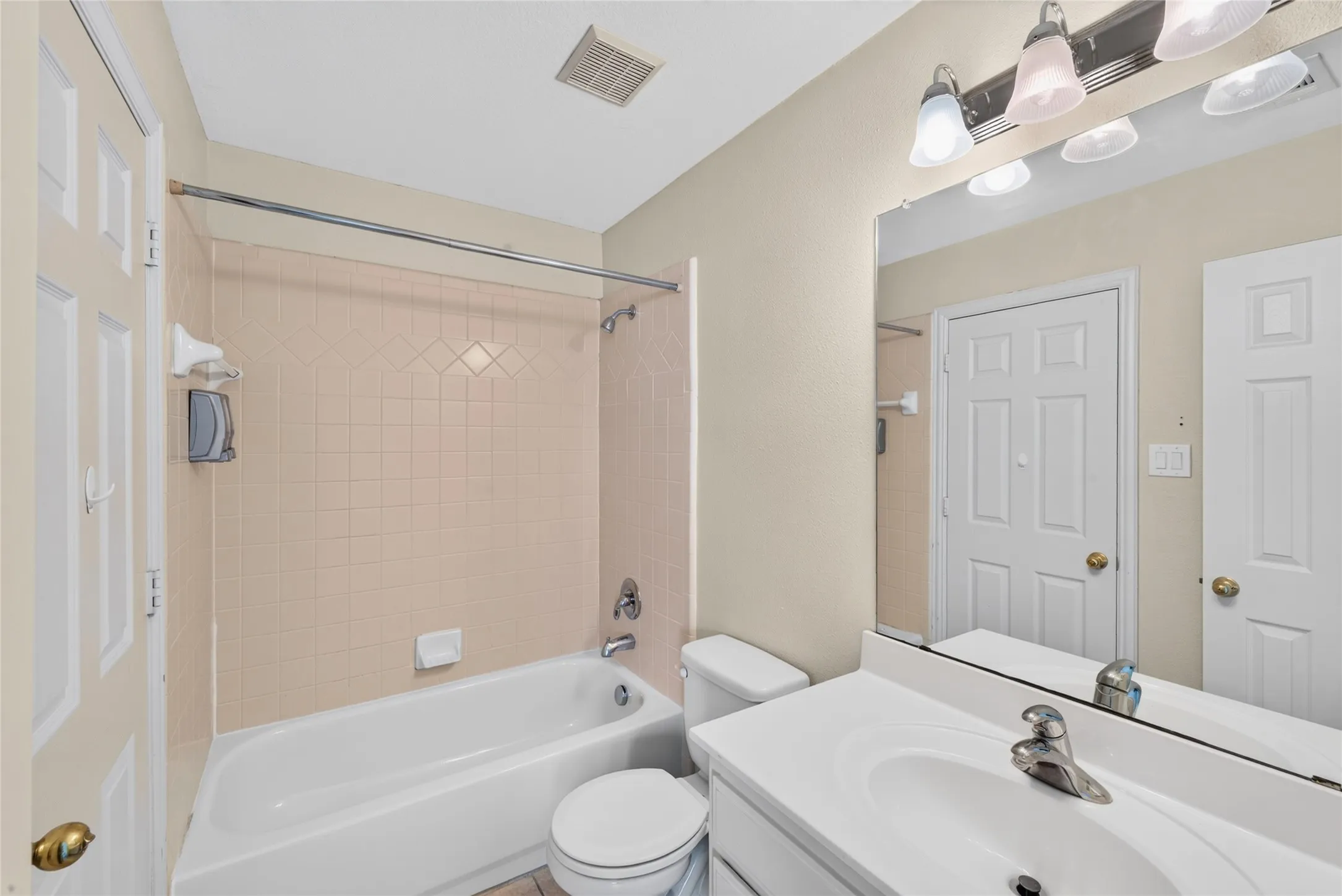 Single Family Residence For Rent in Collin County , 8701 Mandevilla Drive, Plano, Texas 75024, 4 Bedroom, 4 Bathroom, 3 Garage spaces, 4,024 Sqft, built in 2002, mls#21367846, Real Estate Agent in Plano, Homes For Rent in Collin county, Homes For Rent in Plano, Realtor in Plano Texas, Real Estate Brokerage Independent Realty Texas, Luminita Cordes Realtor