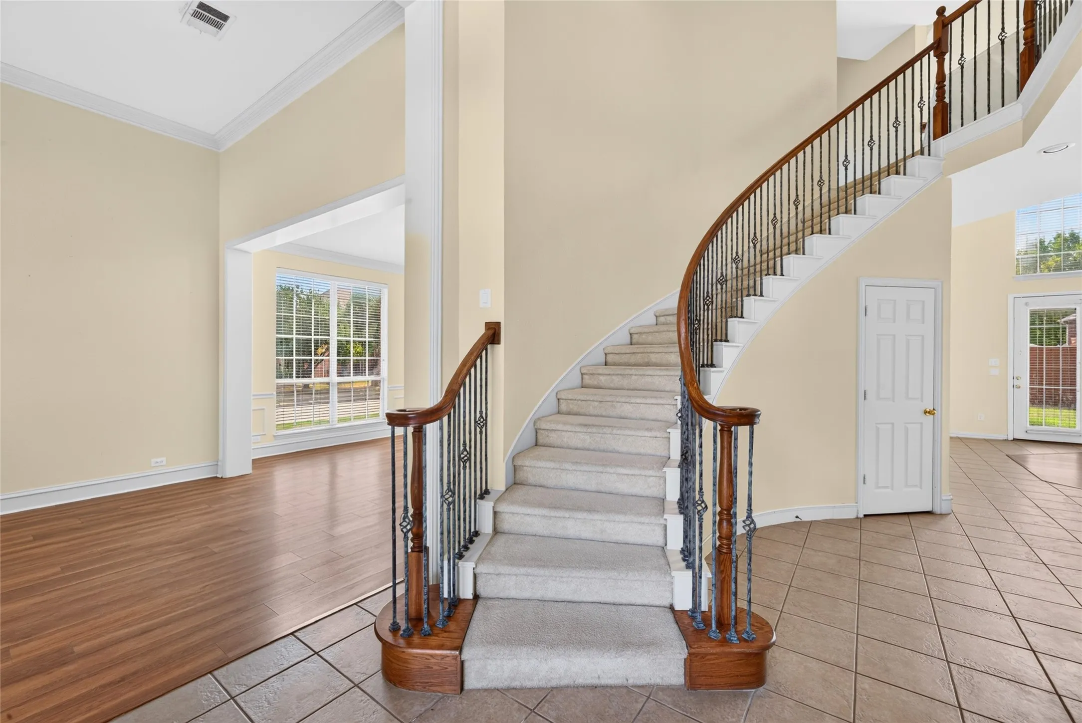 Single Family Residence For Rent in Collin County , 8701 Mandevilla Drive, Plano, Texas 75024, 4 Bedroom, 4 Bathroom, 3 Garage spaces, 4,024 Sqft, built in 2002, mls#21367846, Real Estate Agent in Plano, Homes For Rent in Collin county, Homes For Rent in Plano, Realtor in Plano Texas, Real Estate Brokerage Independent Realty Texas, Luminita Cordes Realtor