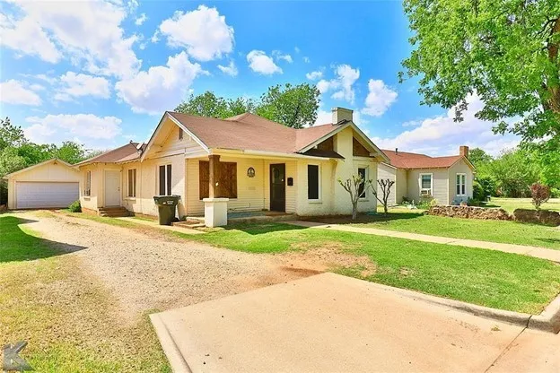 Single Family Residence For Rent in Taylor County , 1010 Stowe Street, Abilene, Texas 79605, 3 Bedroom, 1 Bathroom, 2 Garage spaces, 1,580 Sqft, built in 1935, mls#21368036, Real Estate Agent in Abilene, Homes For Rent in Taylor county, Homes For Rent in Abilene, Realtor in Abilene Texas, Real Estate Brokerage Independent Realty Texas, Luminita Cordes Realtor