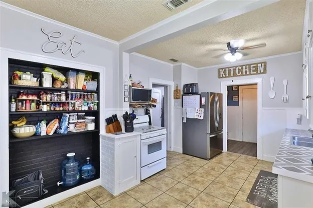 Single Family Residence For Rent in Taylor County , 1010 Stowe Street, Abilene, Texas 79605, 3 Bedroom, 1 Bathroom, 2 Garage spaces, 1,580 Sqft, built in 1935, mls#21368036, Real Estate Agent in Abilene, Homes For Rent in Taylor county, Homes For Rent in Abilene, Realtor in Abilene Texas, Real Estate Brokerage Independent Realty Texas, Luminita Cordes Realtor
