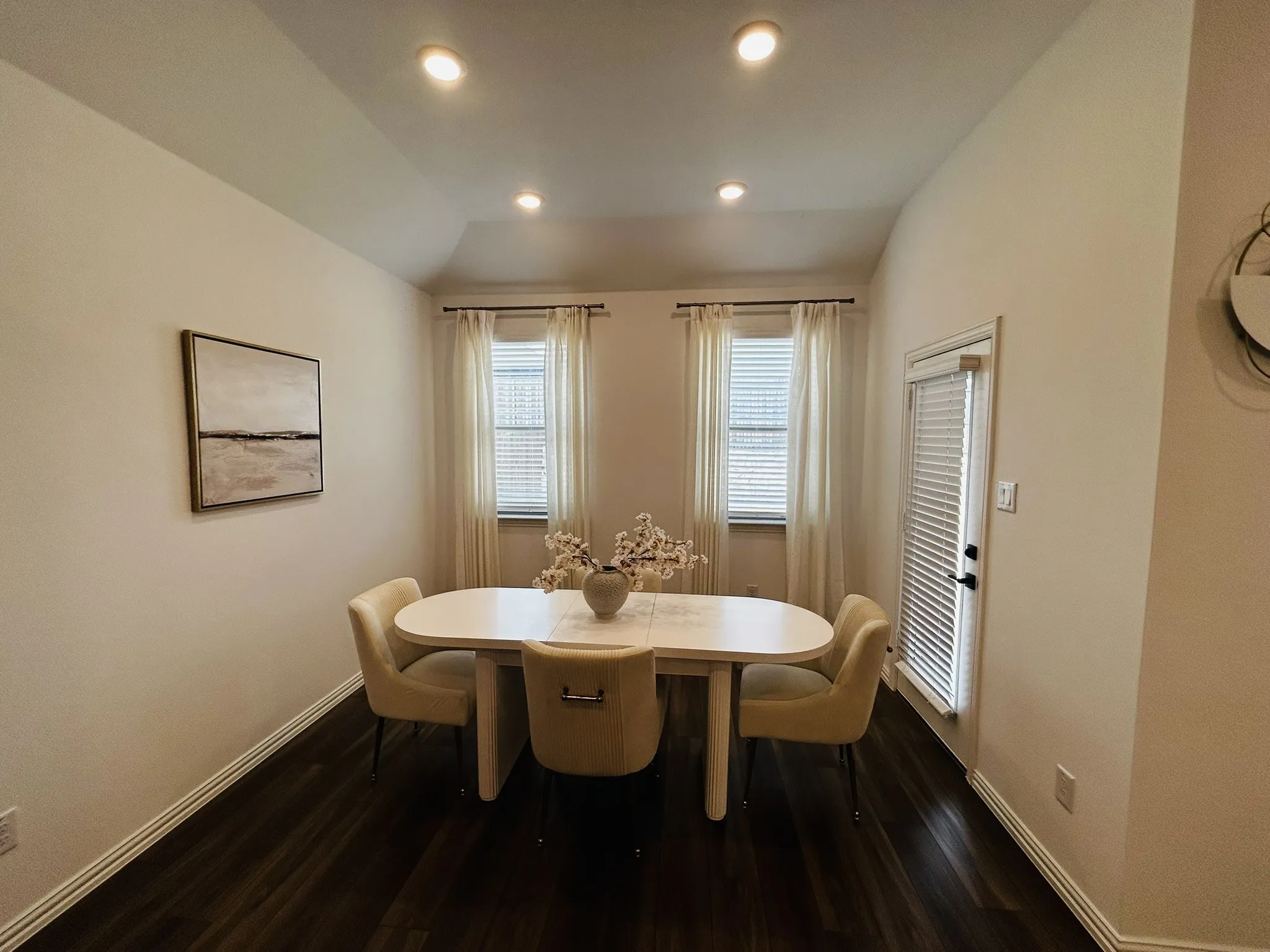 Vaulted ceiling with recessed lighting, dark wood-finish flooring, and white window blinds