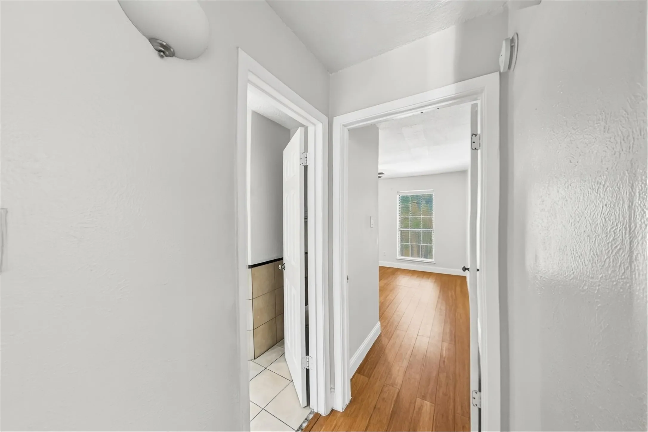 Condominium For Rent in Tarrant County , 1108 Quail Valley Lane 221, Arlington, Texas 76011, 2 Bedroom, 1 Bathroom, Garage spaces, 860 Sqft, built in 1983, mls#21368044, Real Estate Agent in Arlington, Homes For Rent in Tarrant county, Homes For Rent in Arlington, Realtor in Arlington Texas, Real Estate Brokerage Independent Realty Texas, Luminita Cordes Realtor