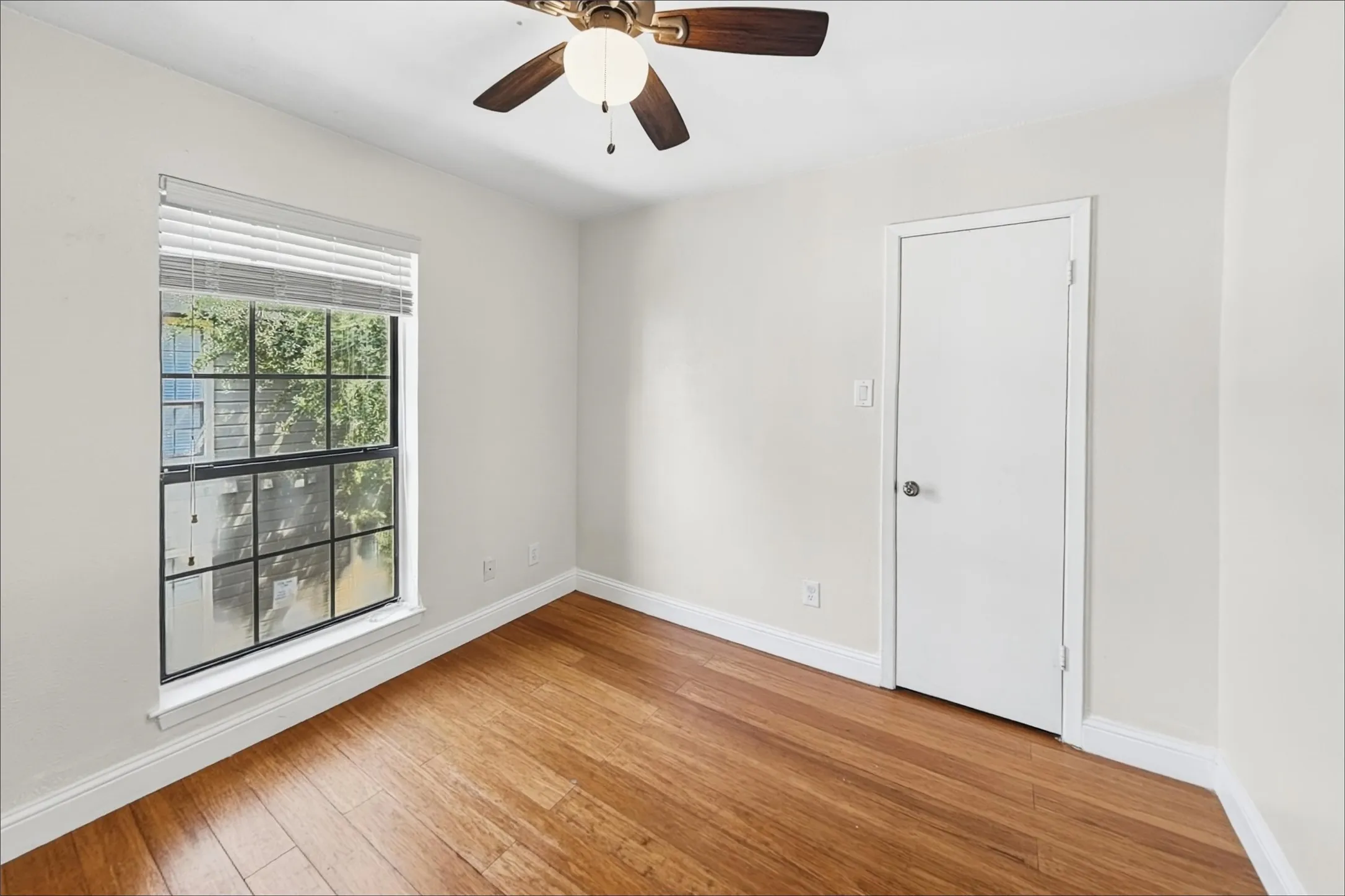 Condominium For Rent in Tarrant County , 1108 Quail Valley Lane 221, Arlington, Texas 76011, 2 Bedroom, 1 Bathroom, Garage spaces, 860 Sqft, built in 1983, mls#21368044, Real Estate Agent in Arlington, Homes For Rent in Tarrant county, Homes For Rent in Arlington, Realtor in Arlington Texas, Real Estate Brokerage Independent Realty Texas, Luminita Cordes Realtor