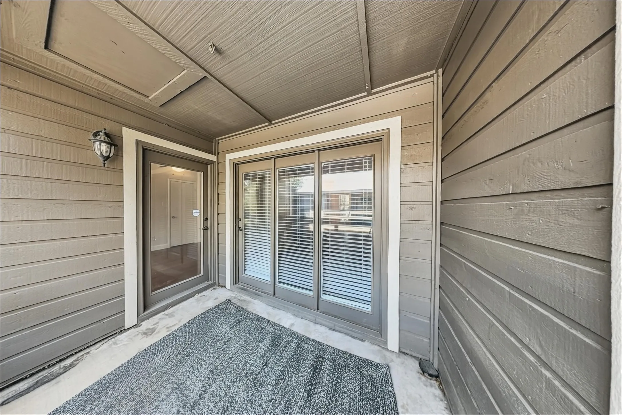 Condominium For Rent in Tarrant County , 1108 Quail Valley Lane 221, Arlington, Texas 76011, 2 Bedroom, 1 Bathroom, Garage spaces, 860 Sqft, built in 1983, mls#21368044, Real Estate Agent in Arlington, Homes For Rent in Tarrant county, Homes For Rent in Arlington, Realtor in Arlington Texas, Real Estate Brokerage Independent Realty Texas, Luminita Cordes Realtor