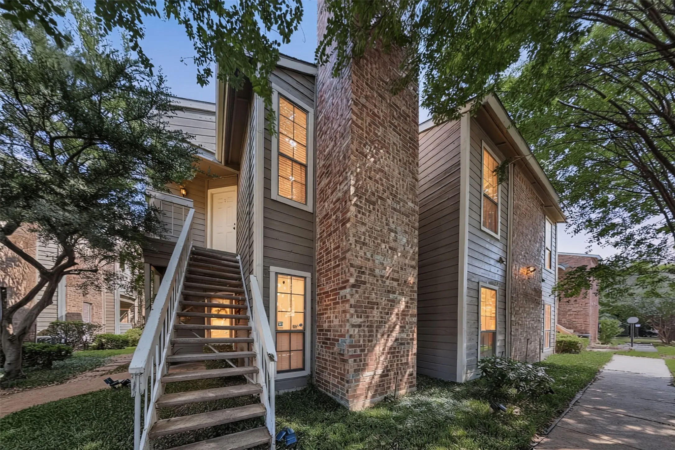 Condominium For Rent in Tarrant County , 1108 Quail Valley Lane 221, Arlington, Texas 76011, 2 Bedroom, 1 Bathroom, Garage spaces, 860 Sqft, built in 1983, mls#21368044, Real Estate Agent in Arlington, Homes For Rent in Tarrant county, Homes For Rent in Arlington, Realtor in Arlington Texas, Real Estate Brokerage Independent Realty Texas, Luminita Cordes Realtor